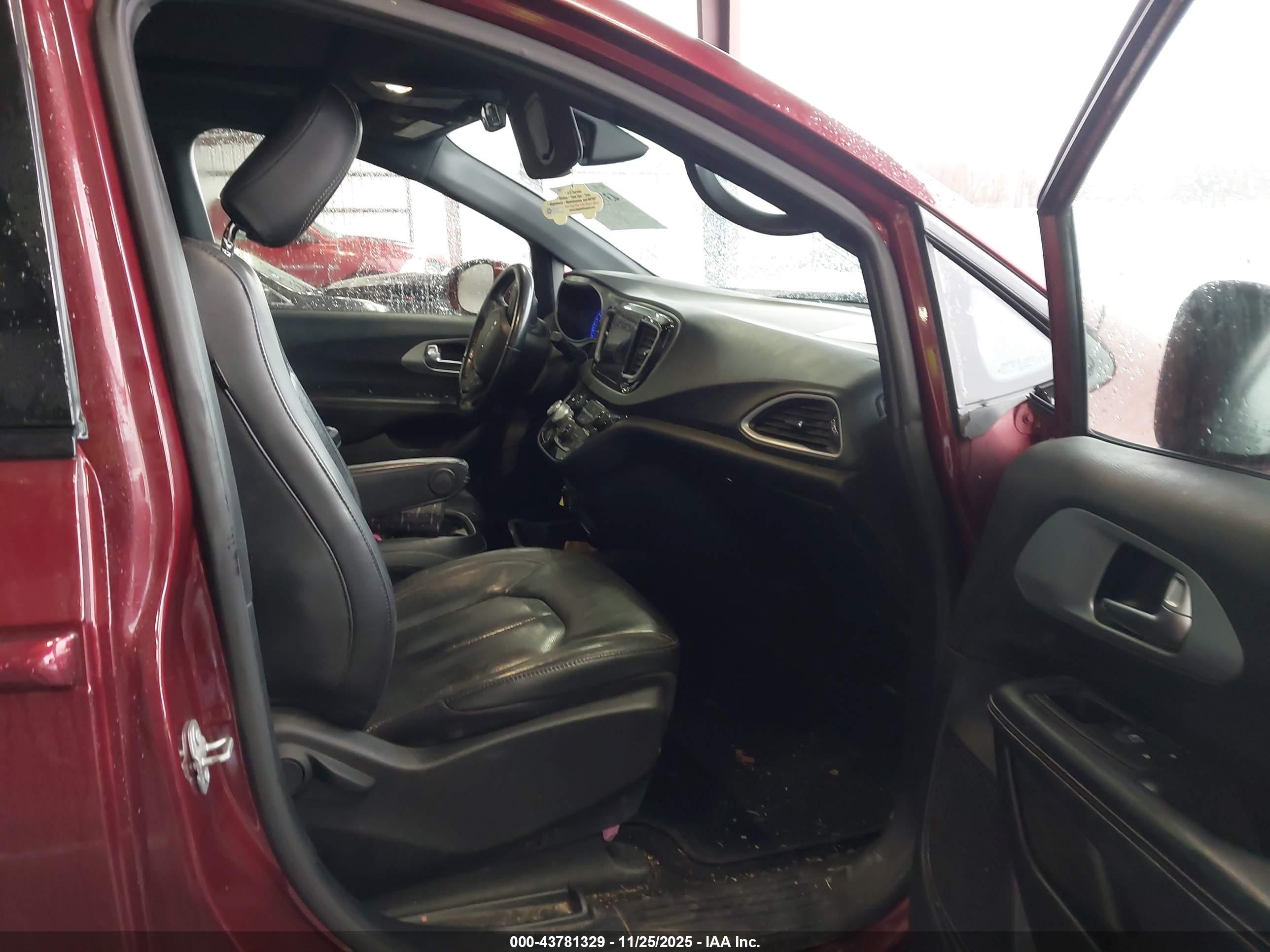 CHRYSLER PACIFICA image 5