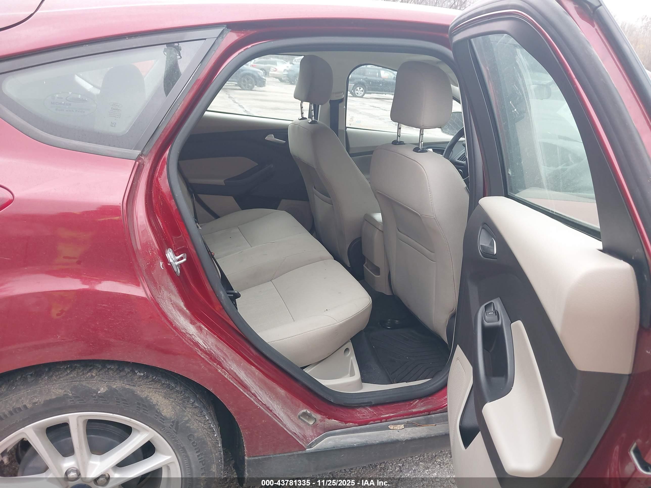 FORD FOCUS image 8