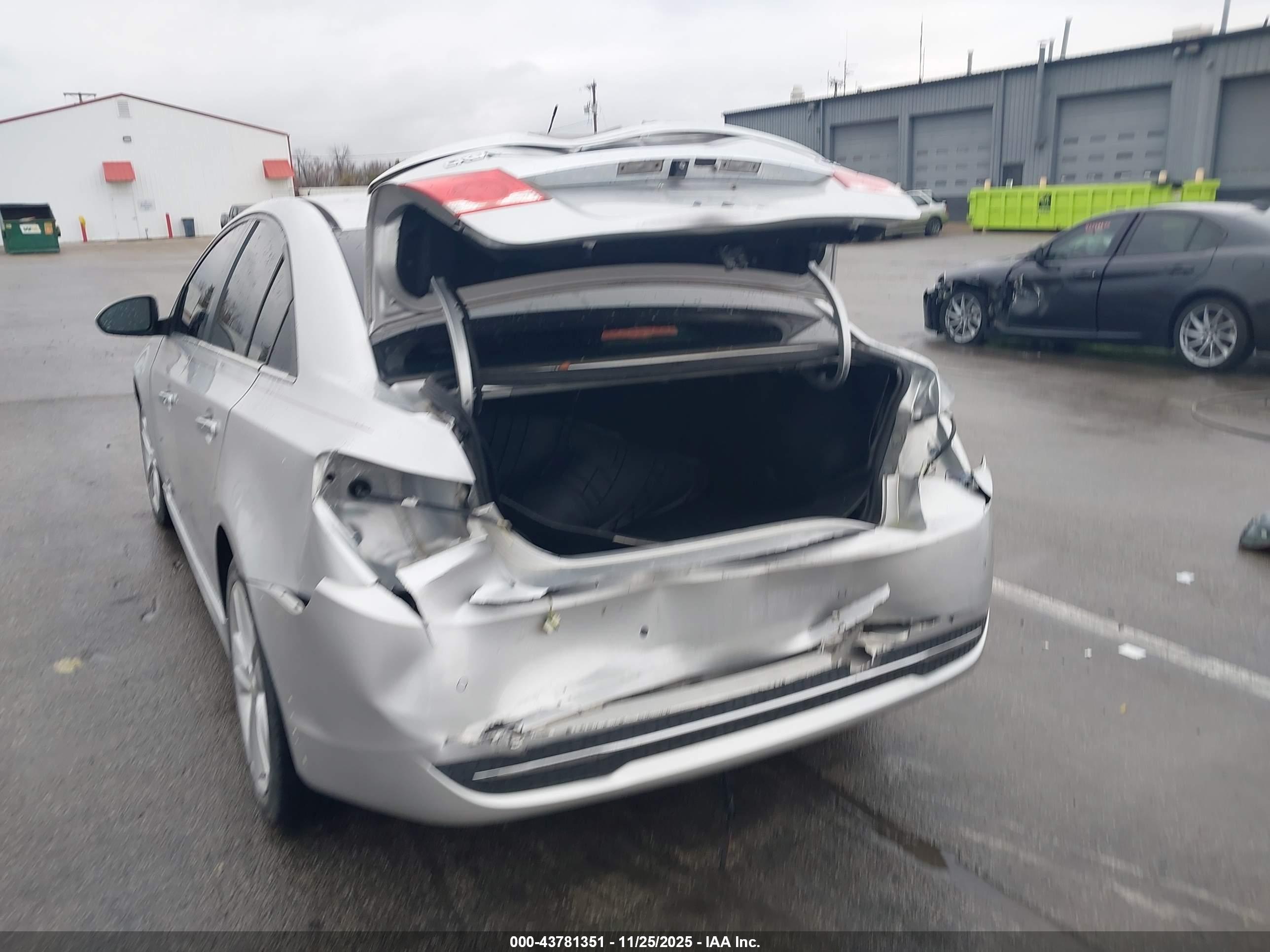 CHEVROLET CRUZE image 6