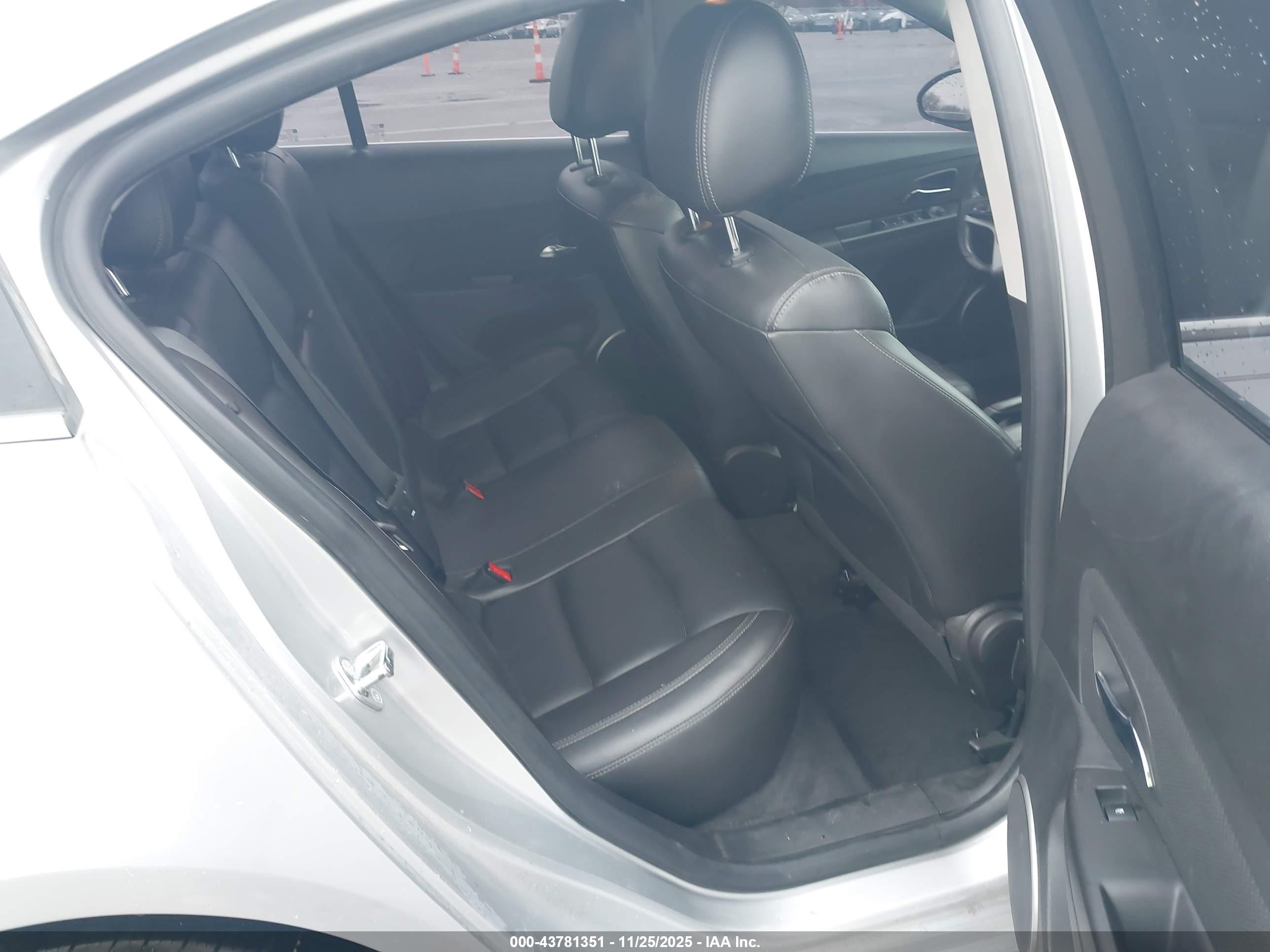 CHEVROLET CRUZE image 8