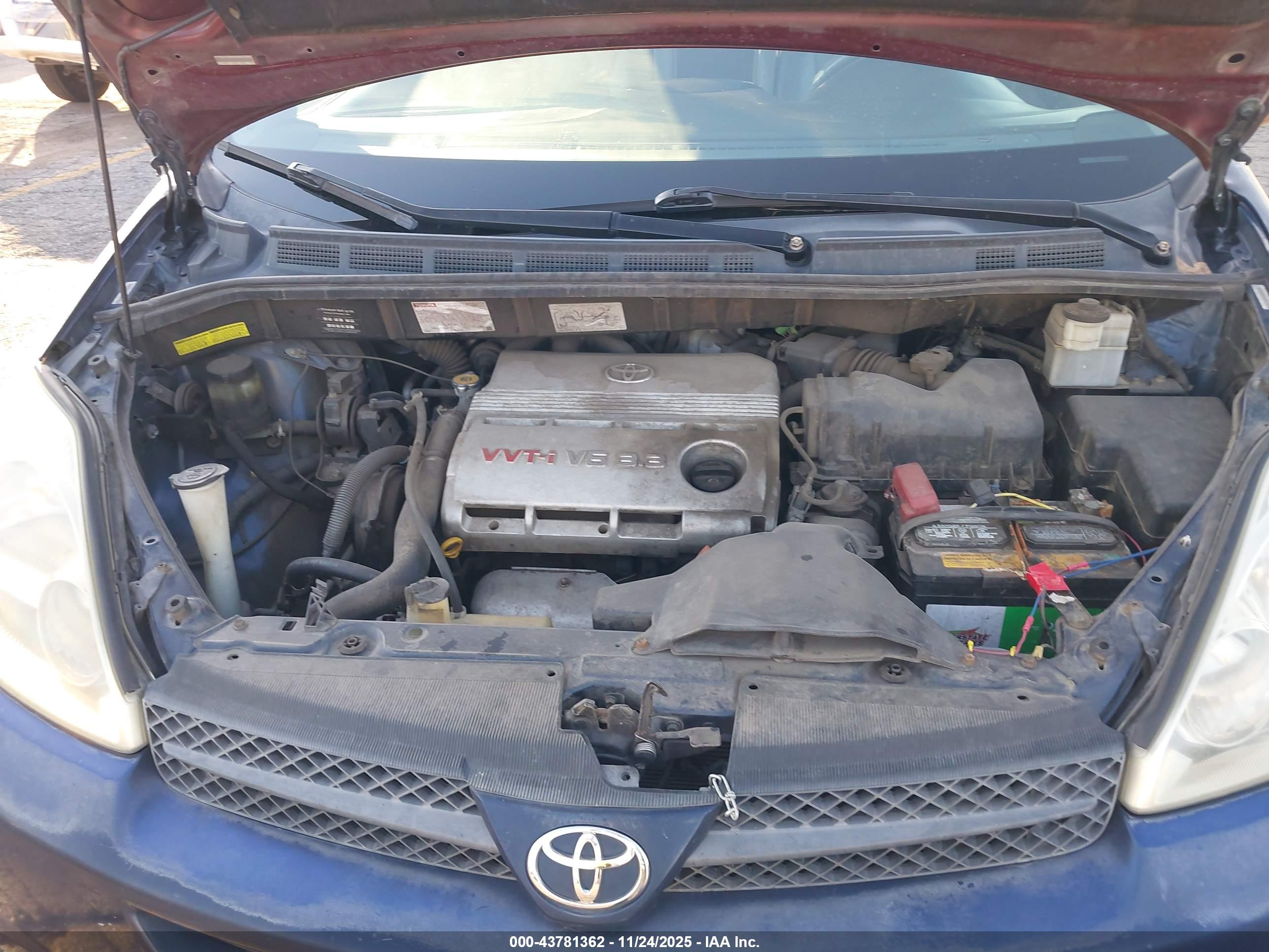 TOYOTA SIENNA image 10
