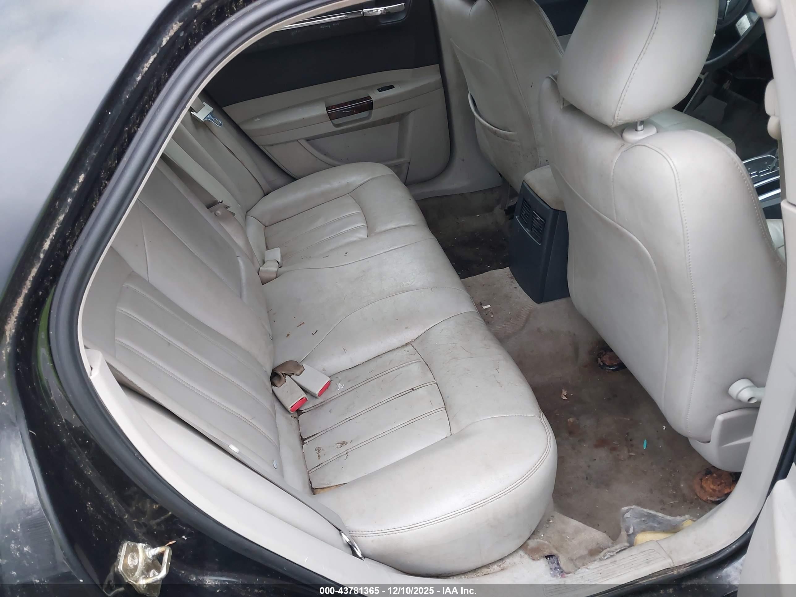 CHRYSLER 300C image 8