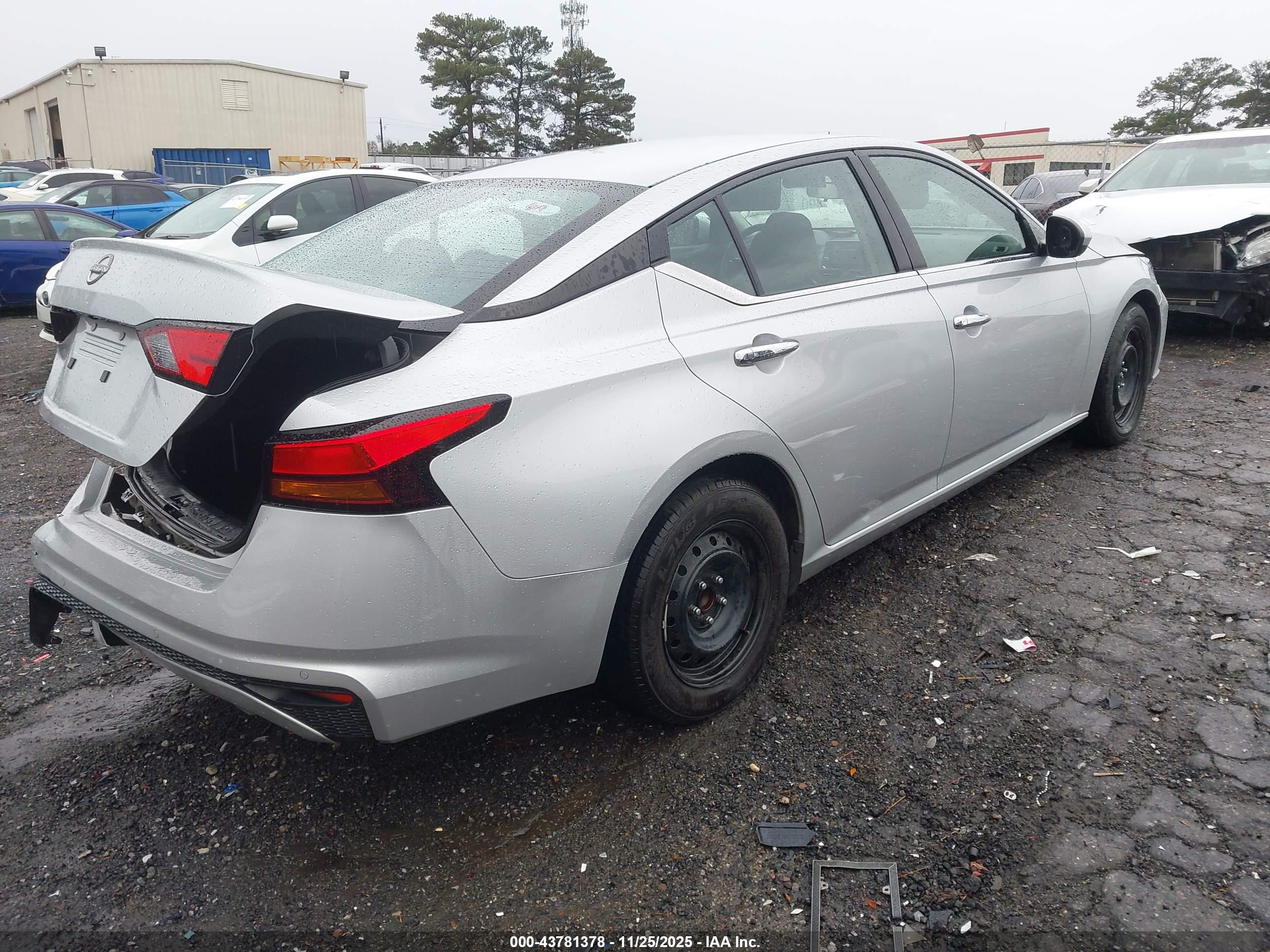 NISSAN ALTIMA image 4