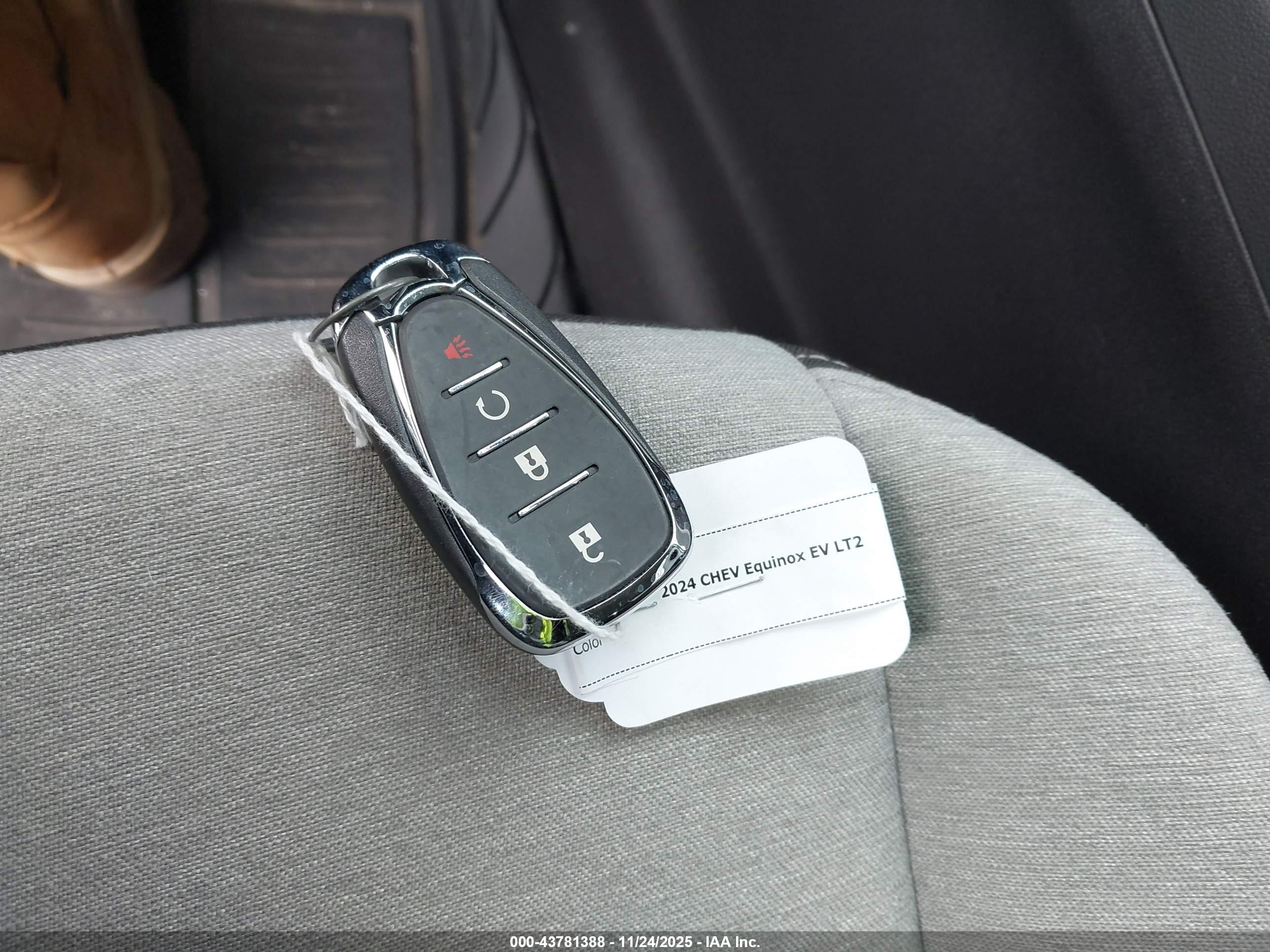 CHEVROLET EQUINOX image 11