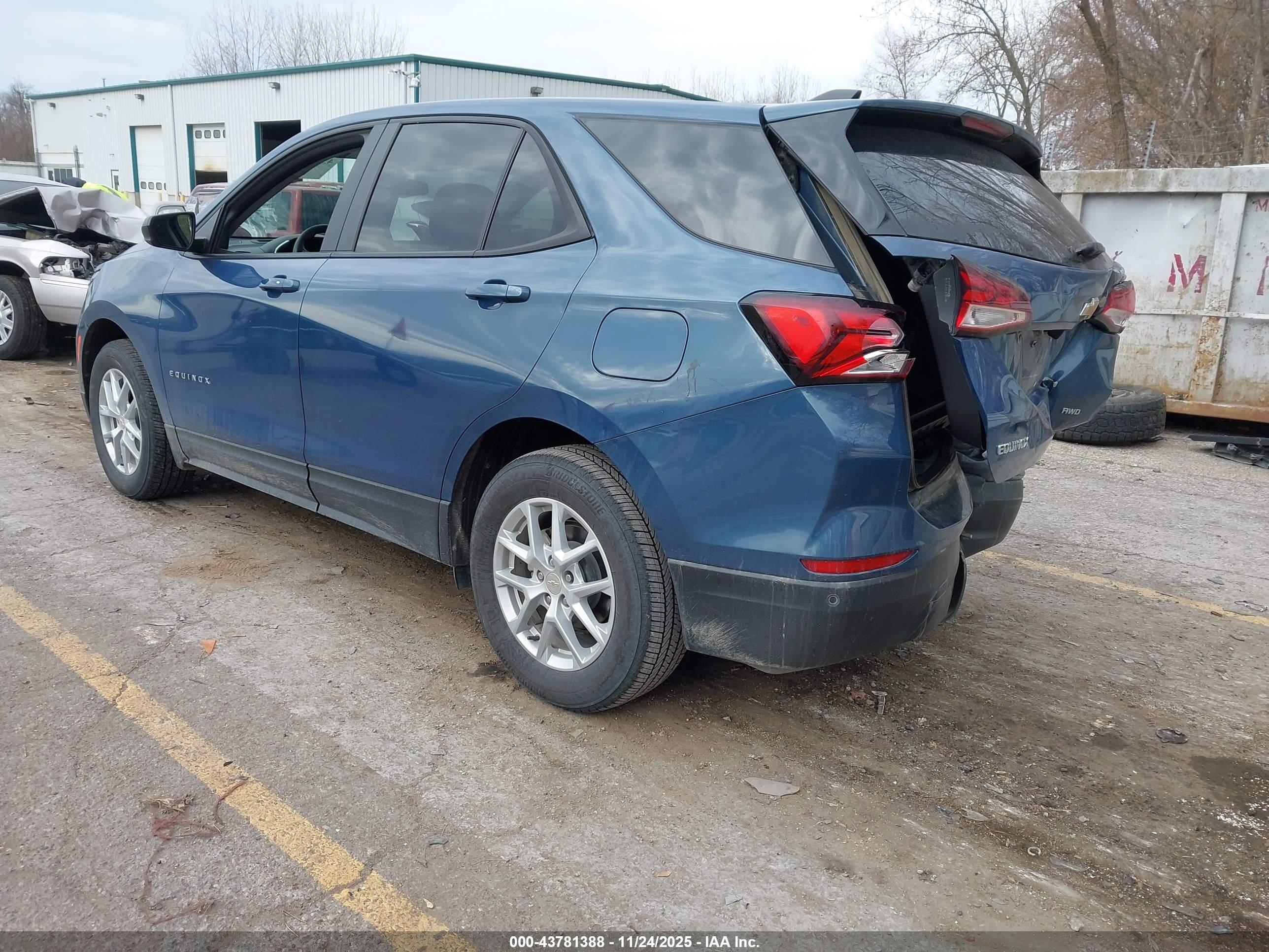 CHEVROLET EQUINOX image 3