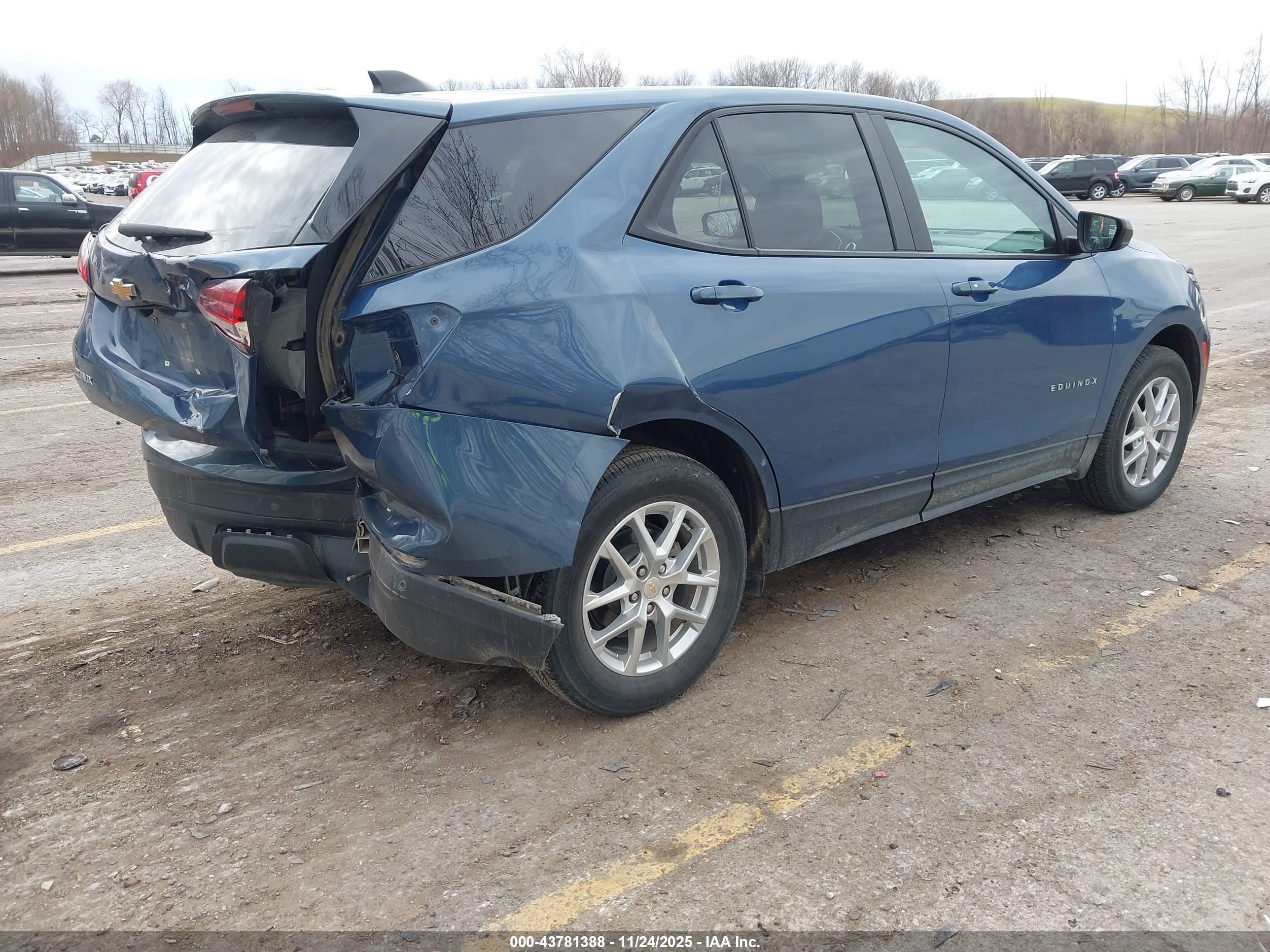 CHEVROLET EQUINOX image 4