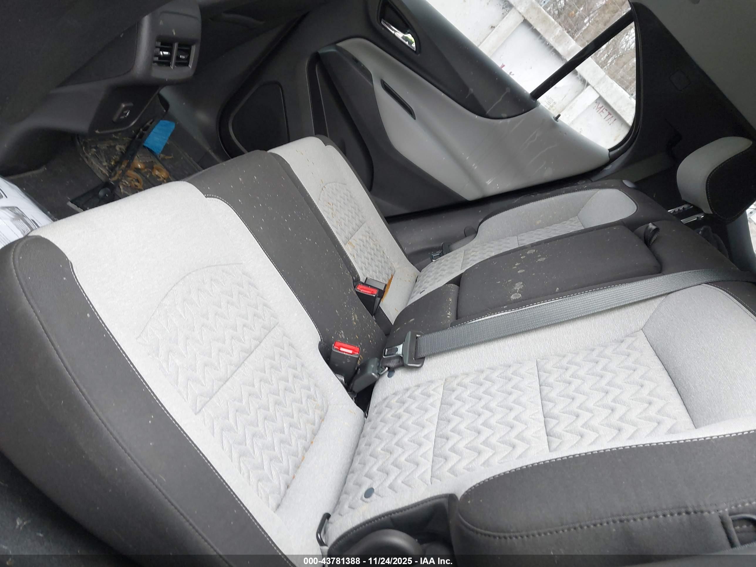 CHEVROLET EQUINOX image 8