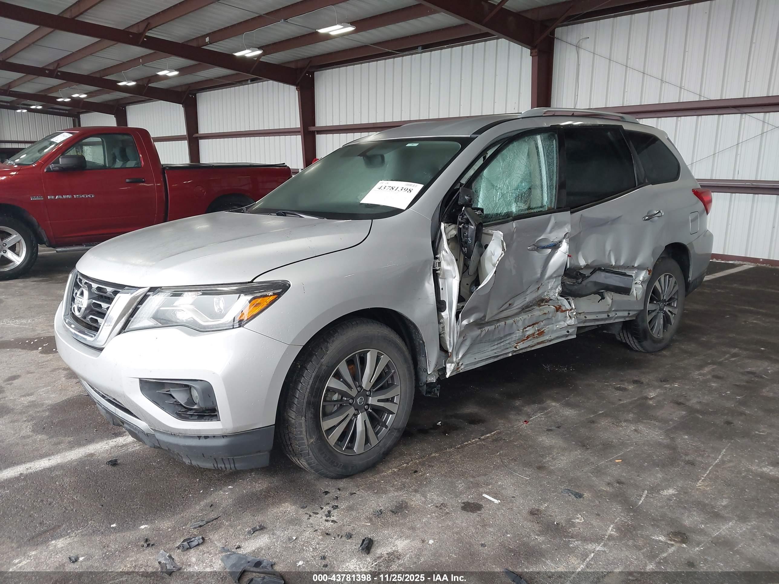 NISSAN PATHFINDER image 2