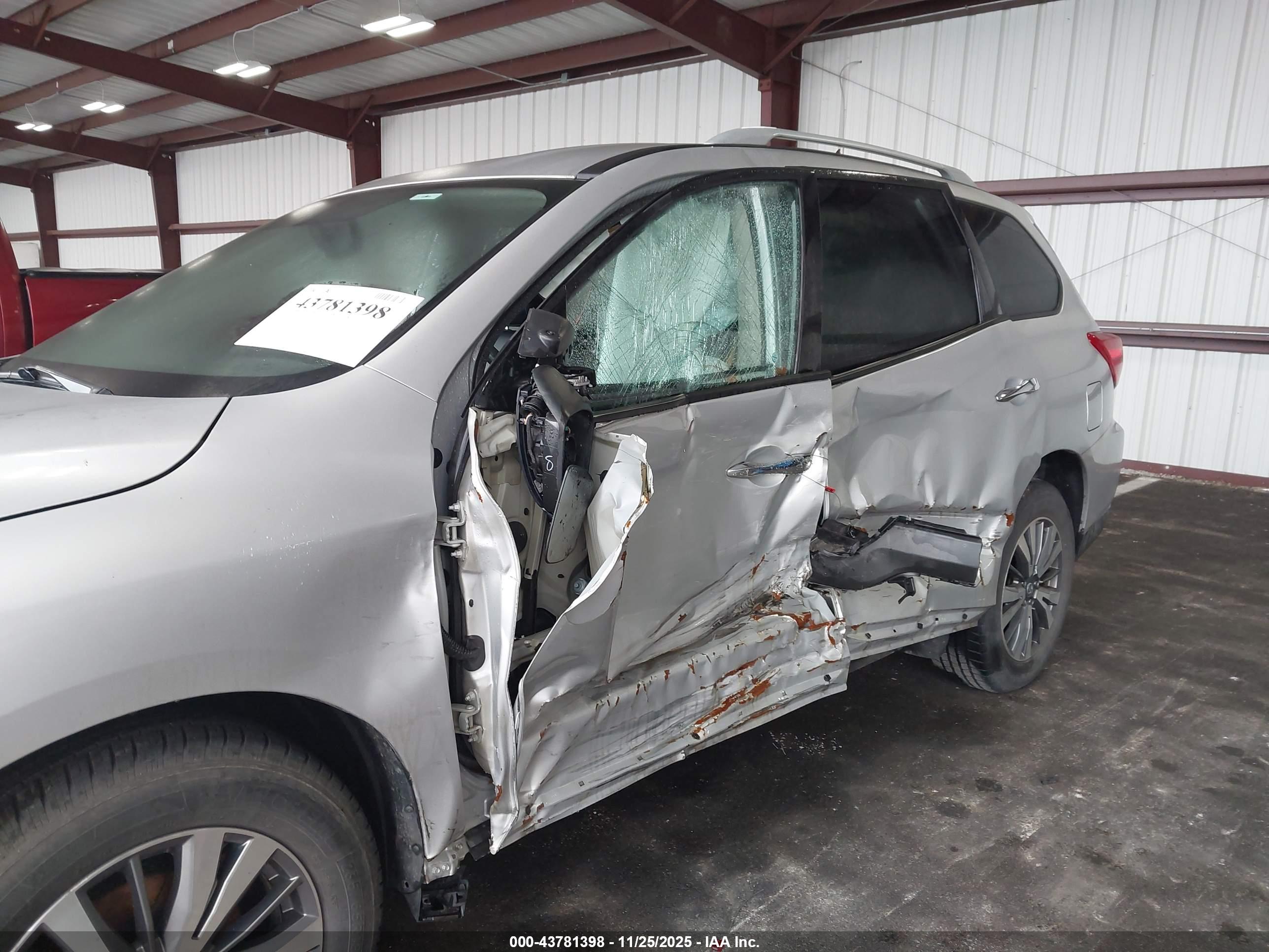 NISSAN PATHFINDER image 6