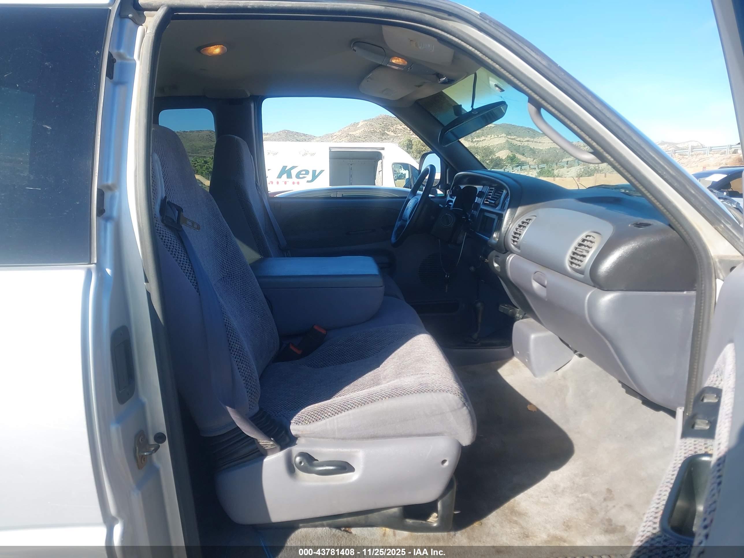 DODGE RAM image 5