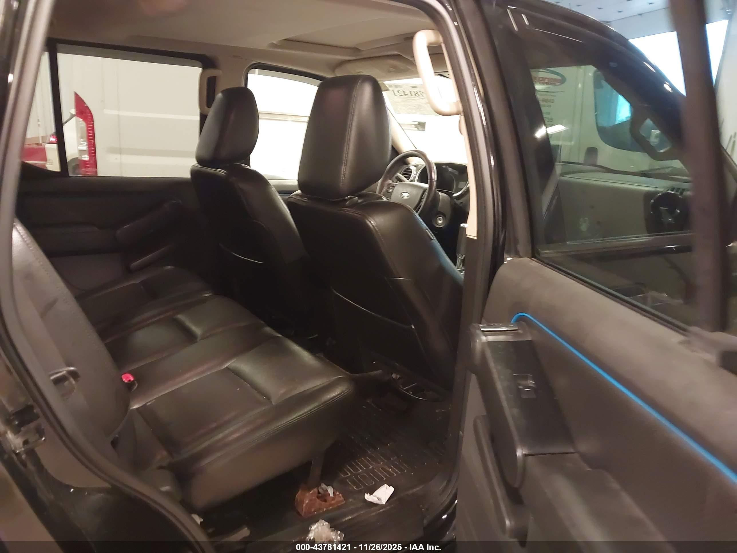 FORD EXPLORER image 8
