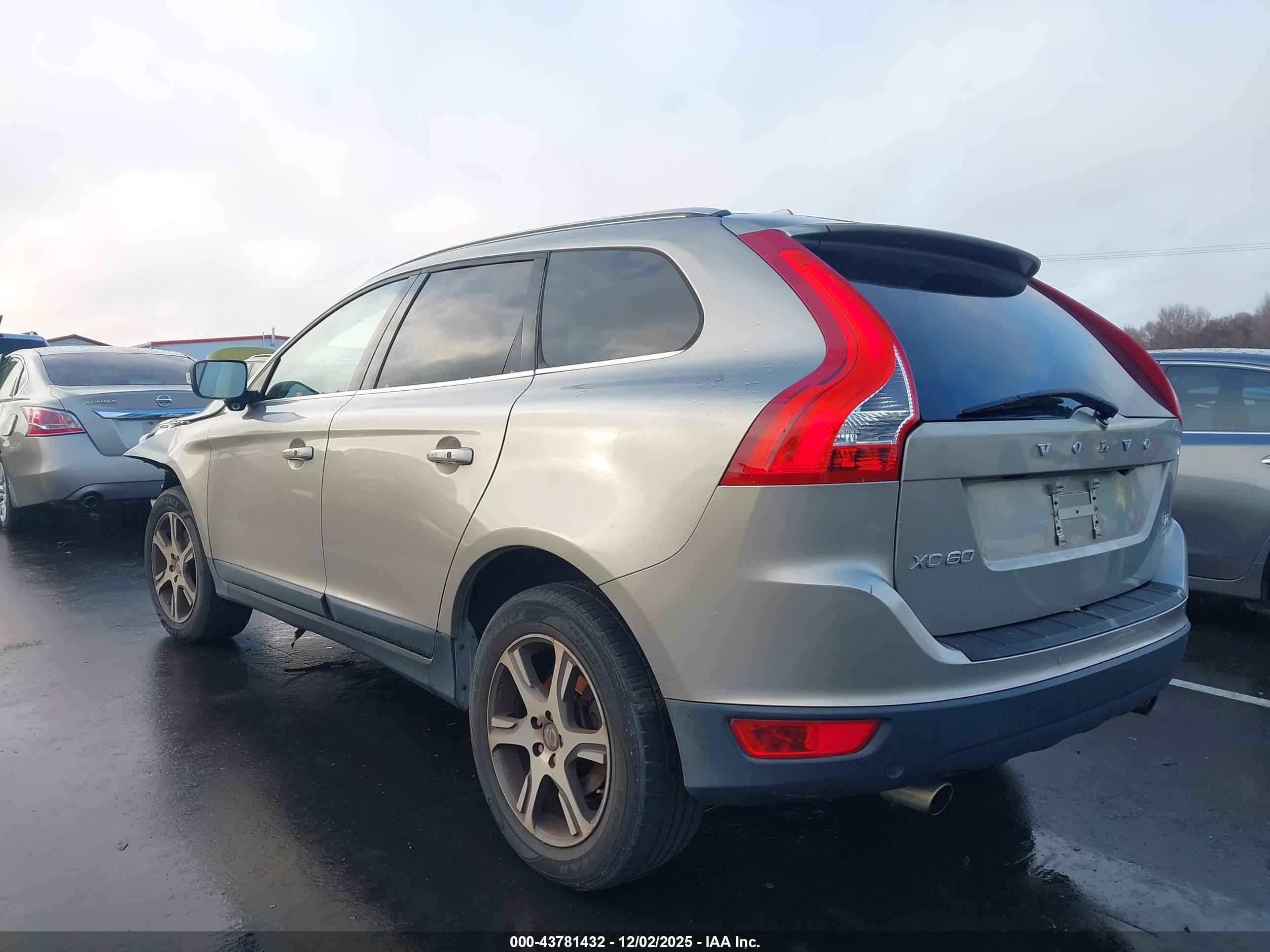 VOLVO XC60 image 3