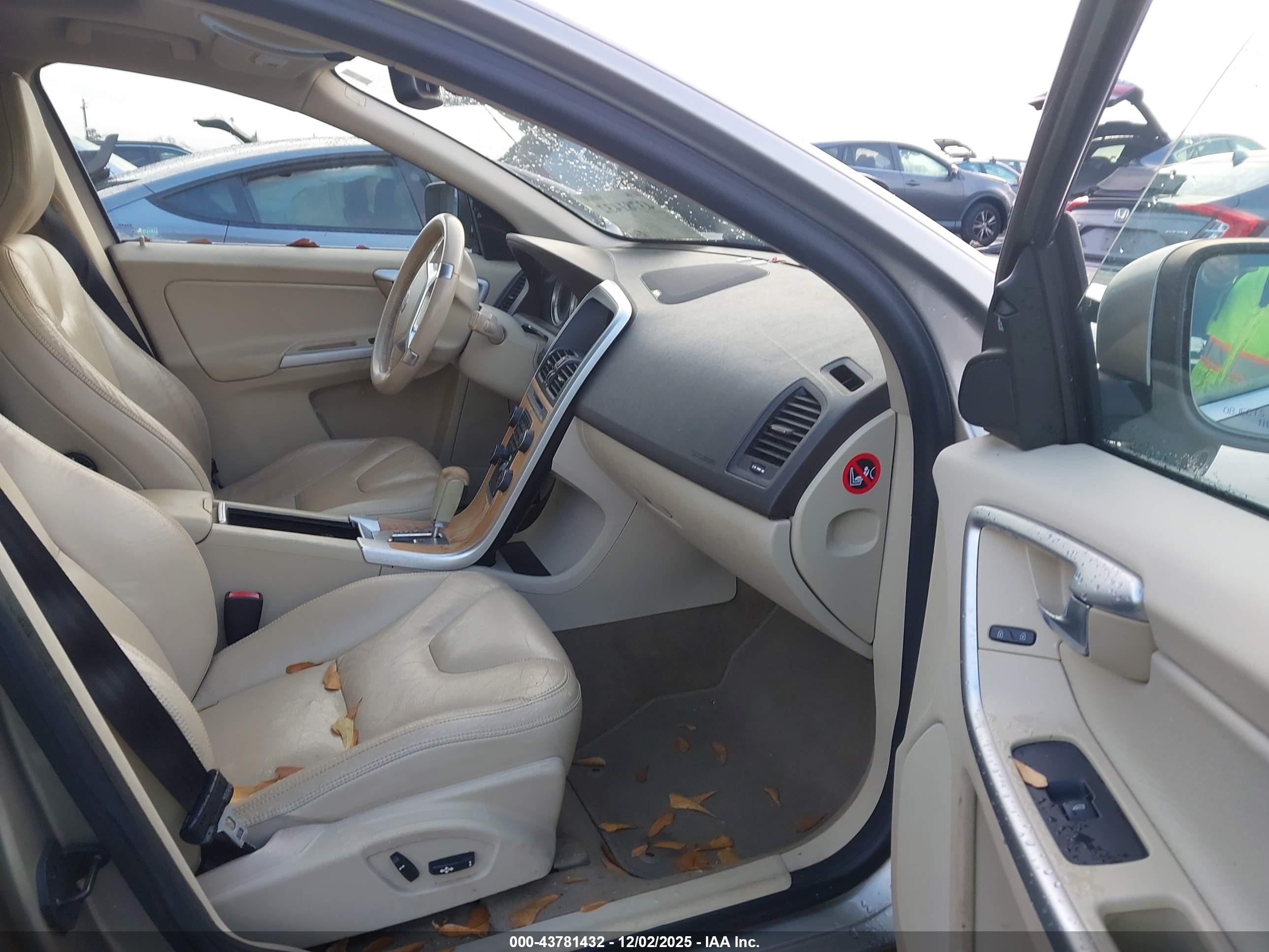 VOLVO XC60 image 5
