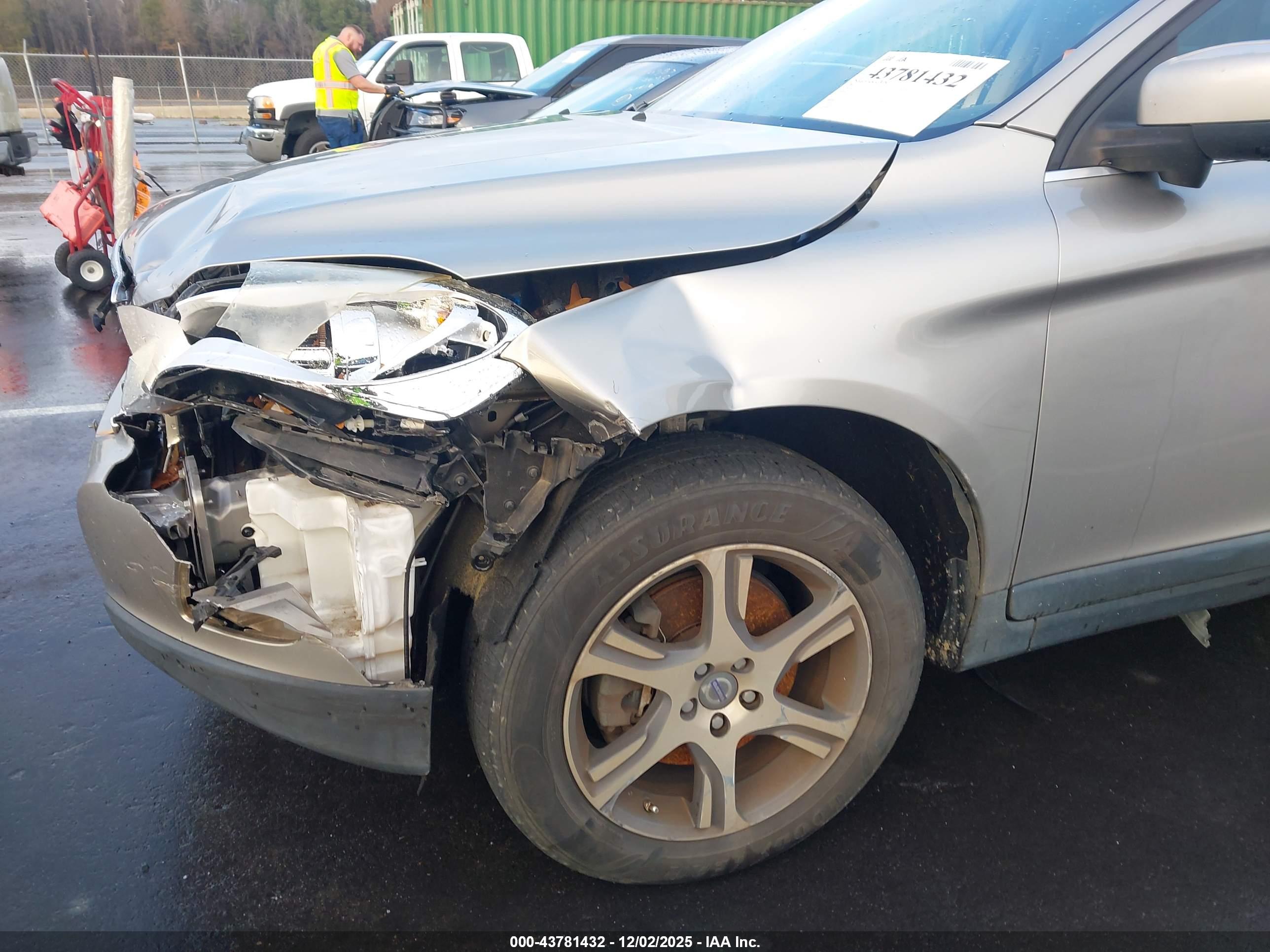 VOLVO XC60 image 6