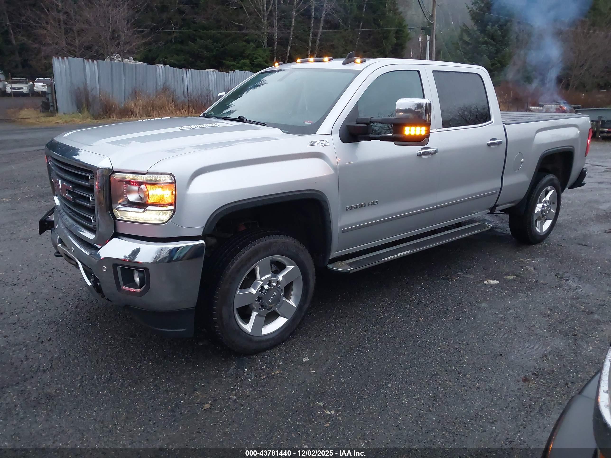 GMC SIERRA image 2