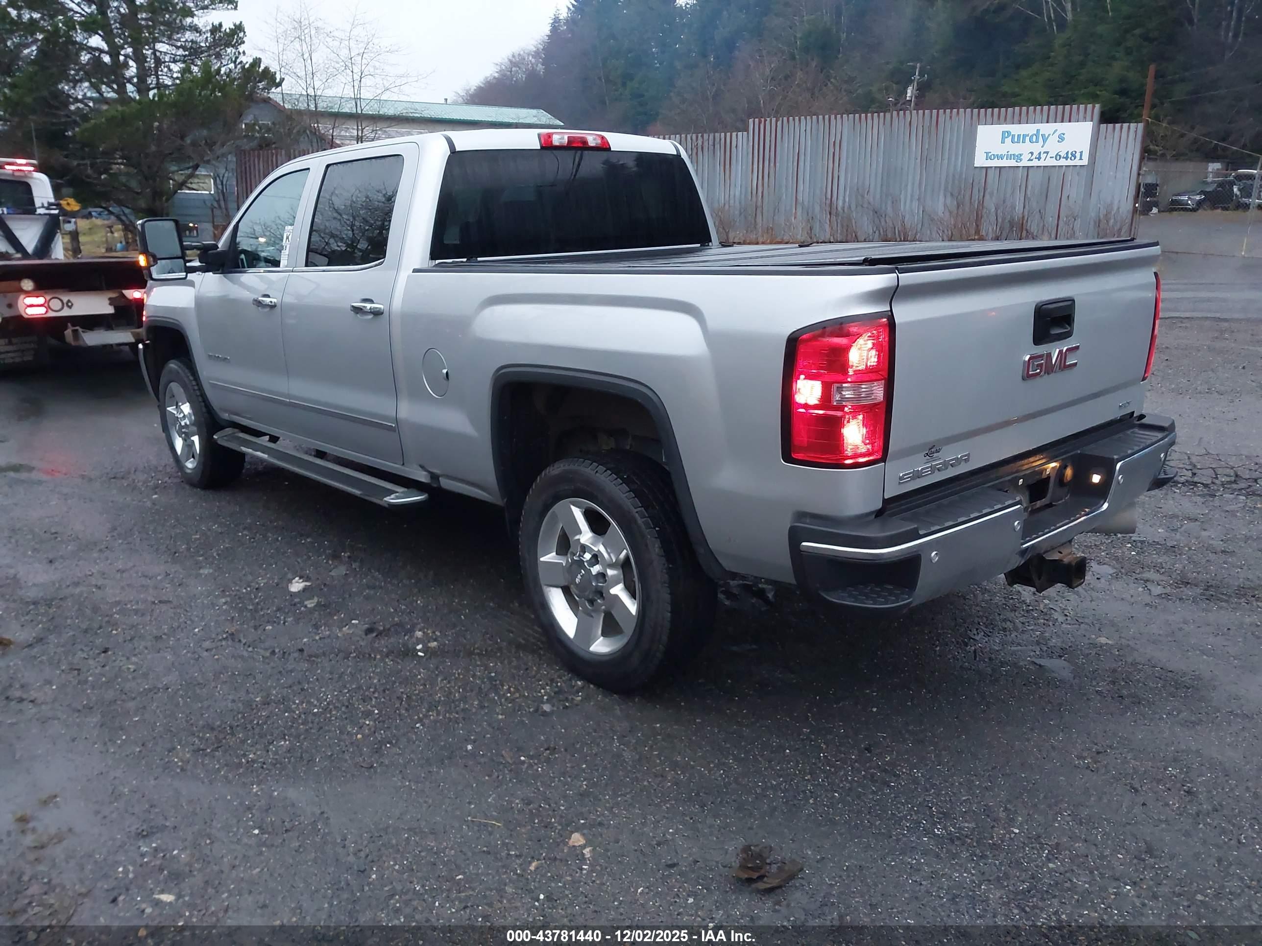 GMC SIERRA image 3