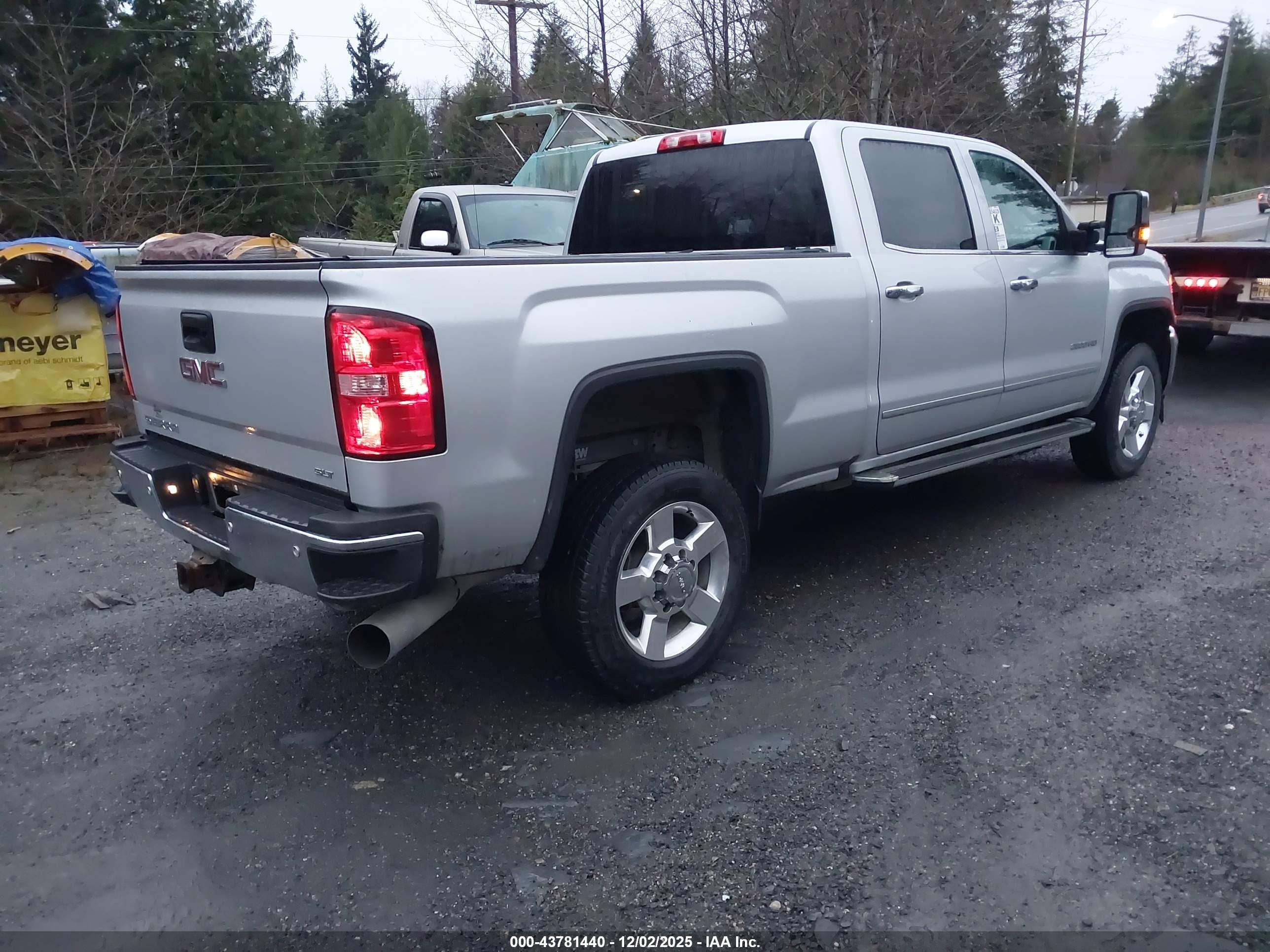 GMC SIERRA image 4