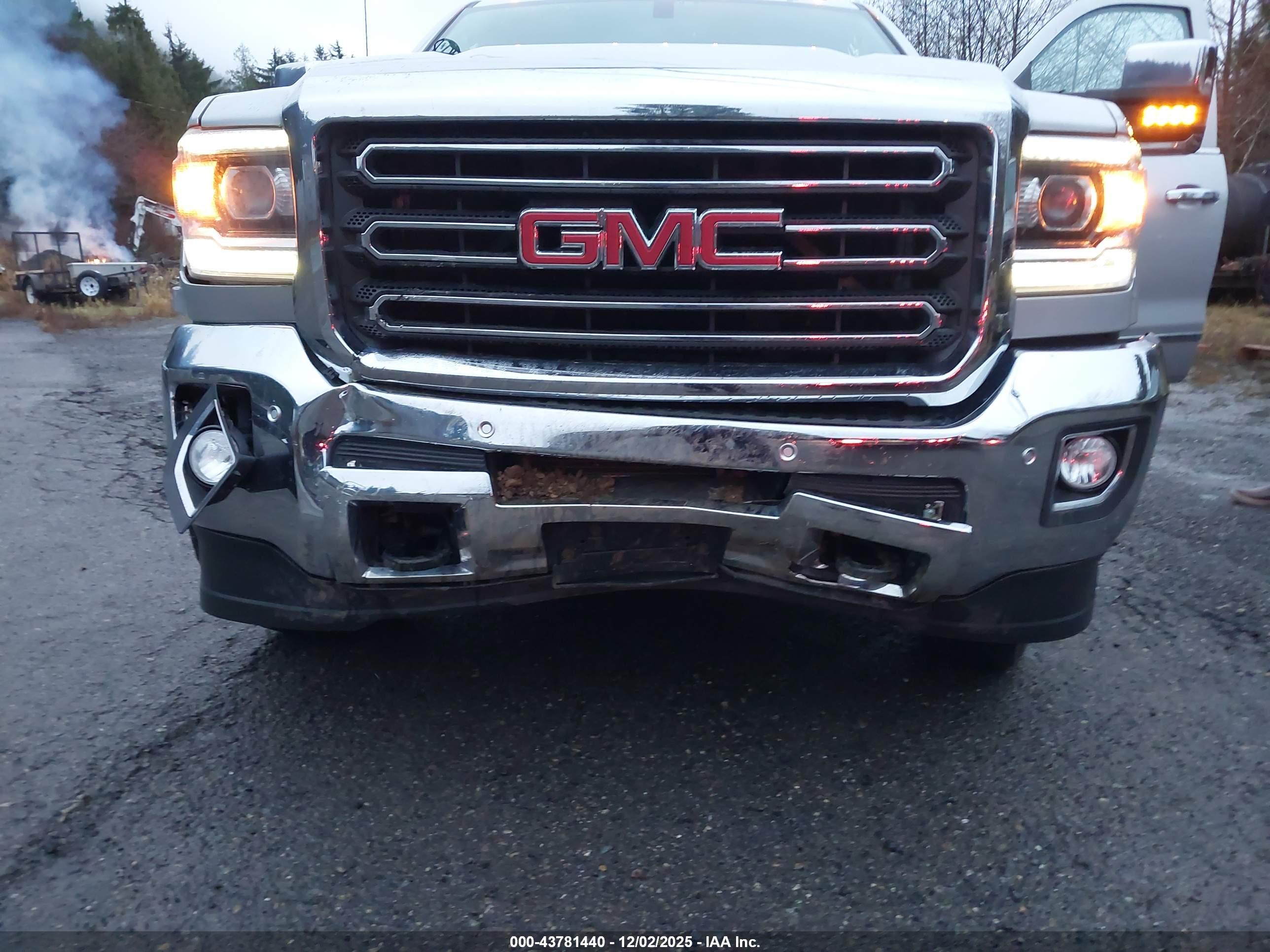 GMC SIERRA image 6