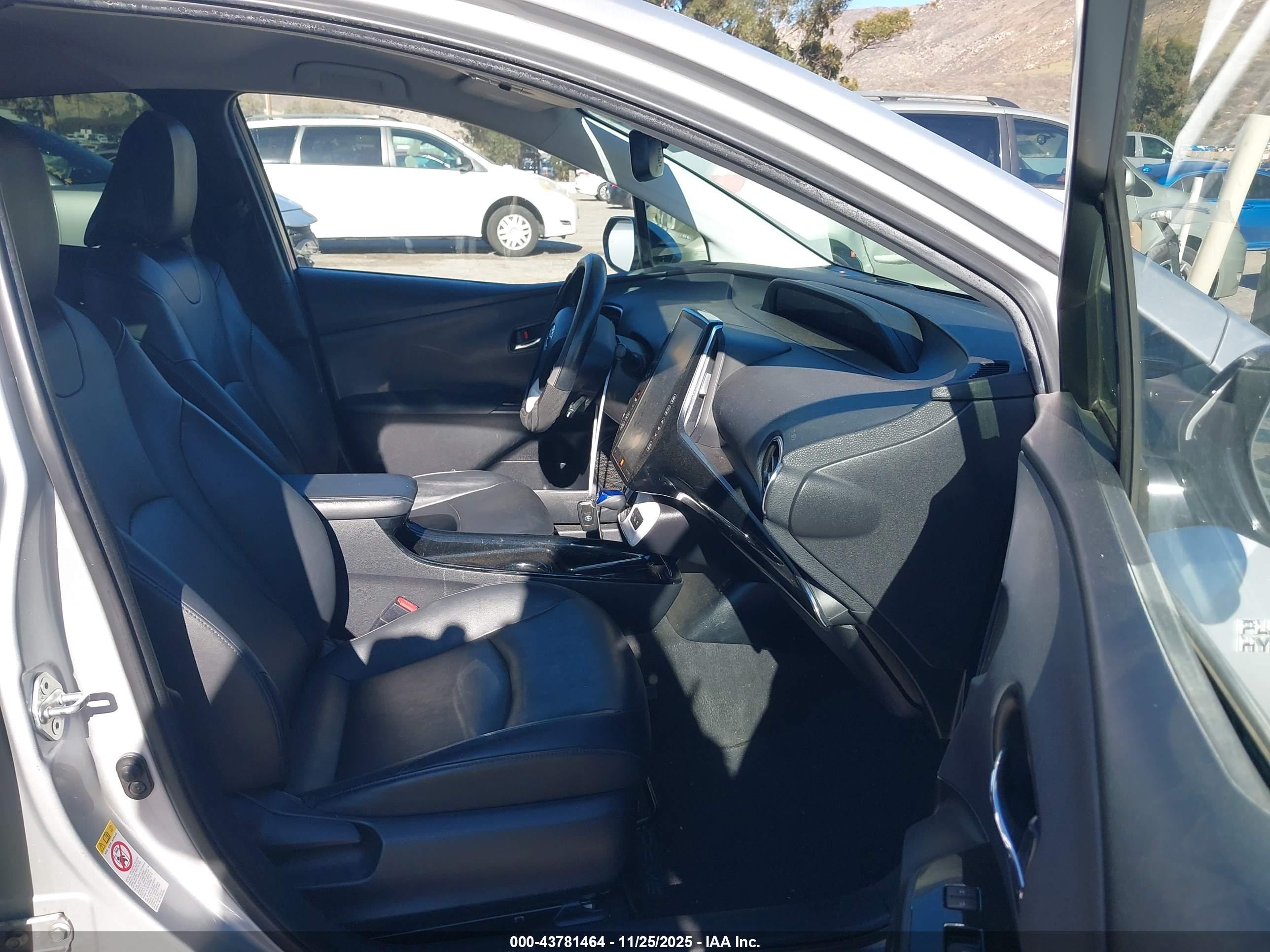 TOYOTA PRIUS image 5