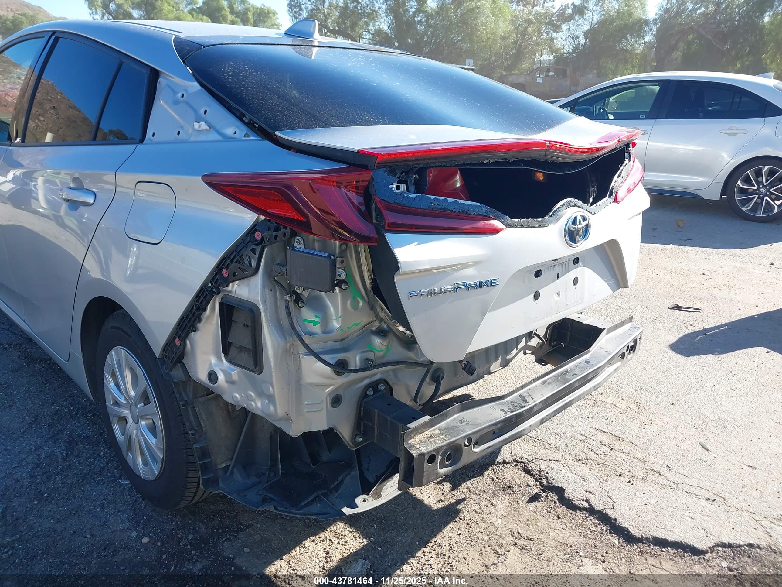 TOYOTA PRIUS image 6