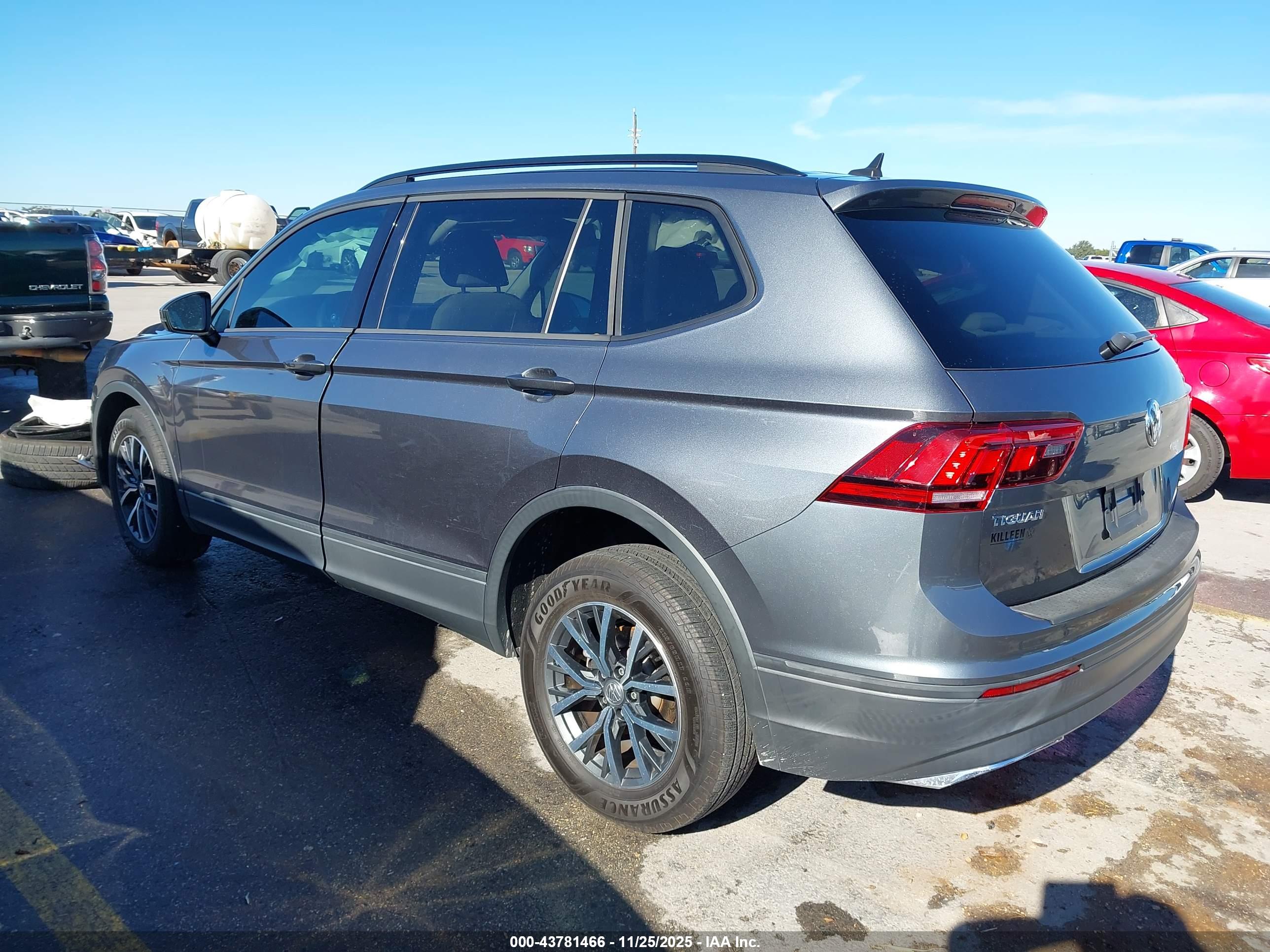 VOLKSWAGEN TIGUAN image 3