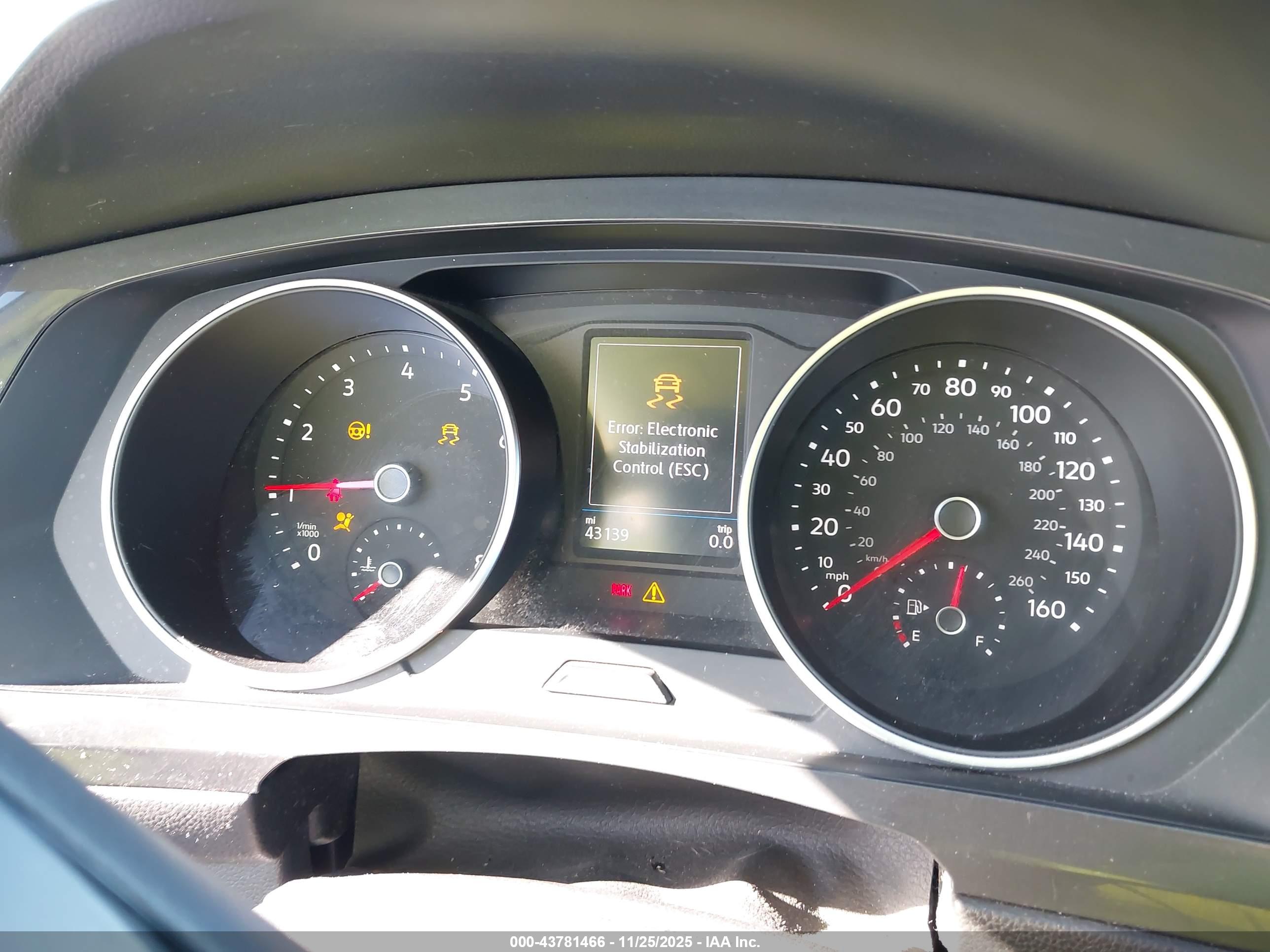 VOLKSWAGEN TIGUAN image 7