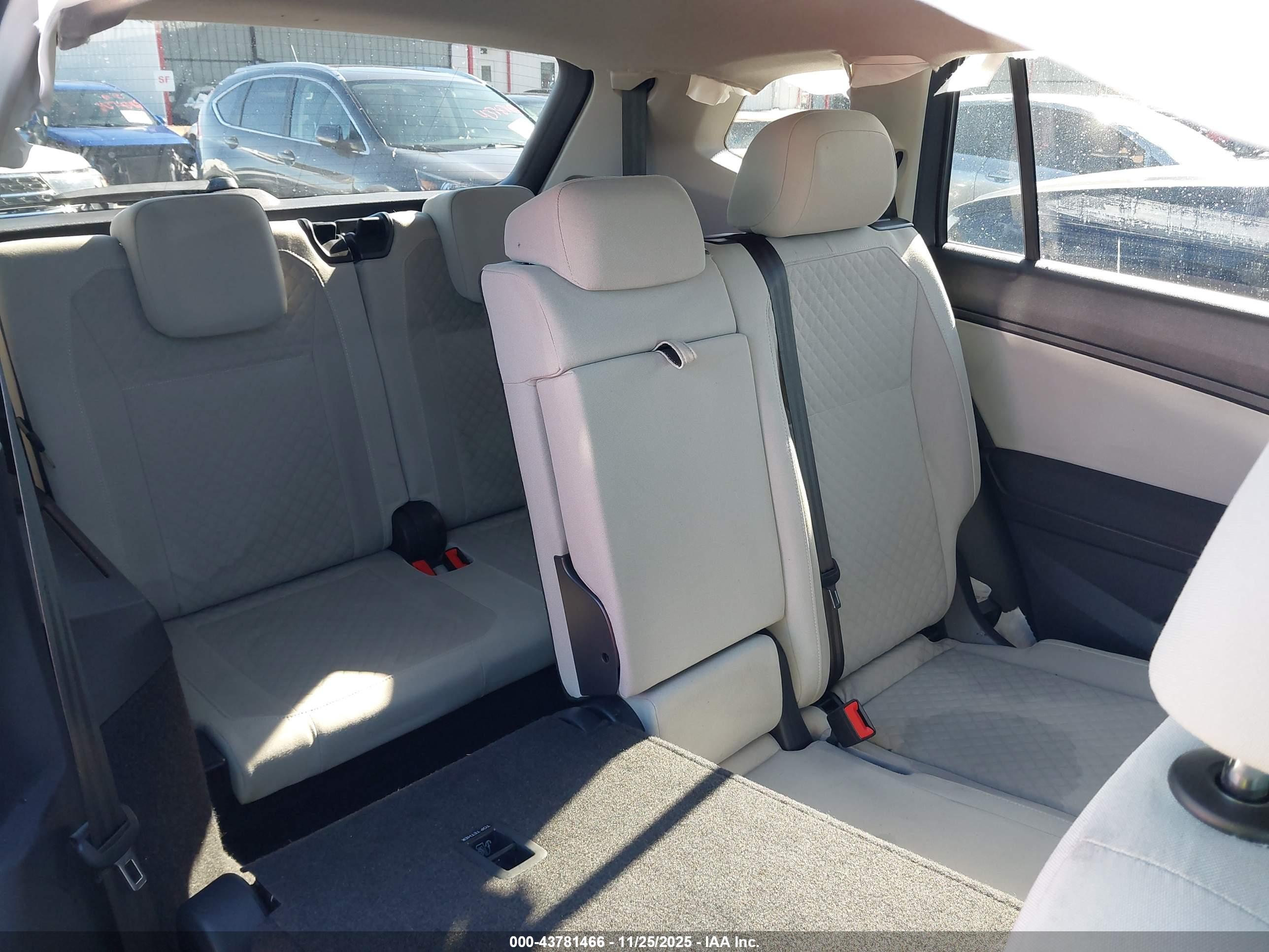 VOLKSWAGEN TIGUAN image 8