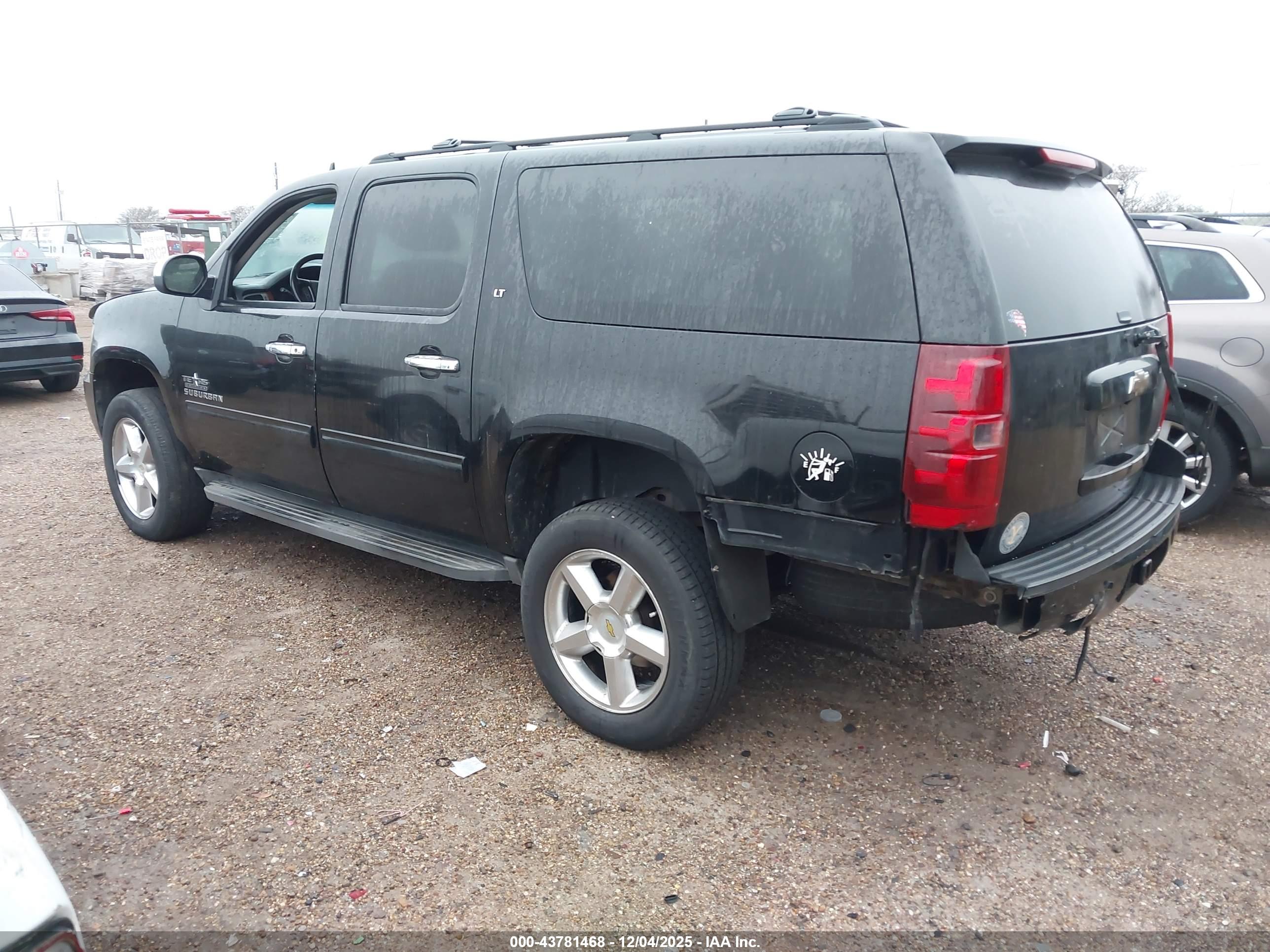CHEVROLET SUBURBAN image 3