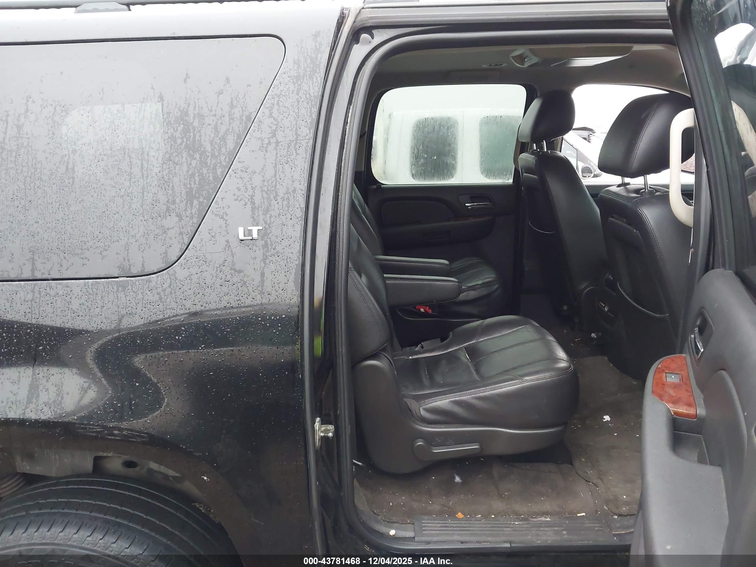 CHEVROLET SUBURBAN image 8