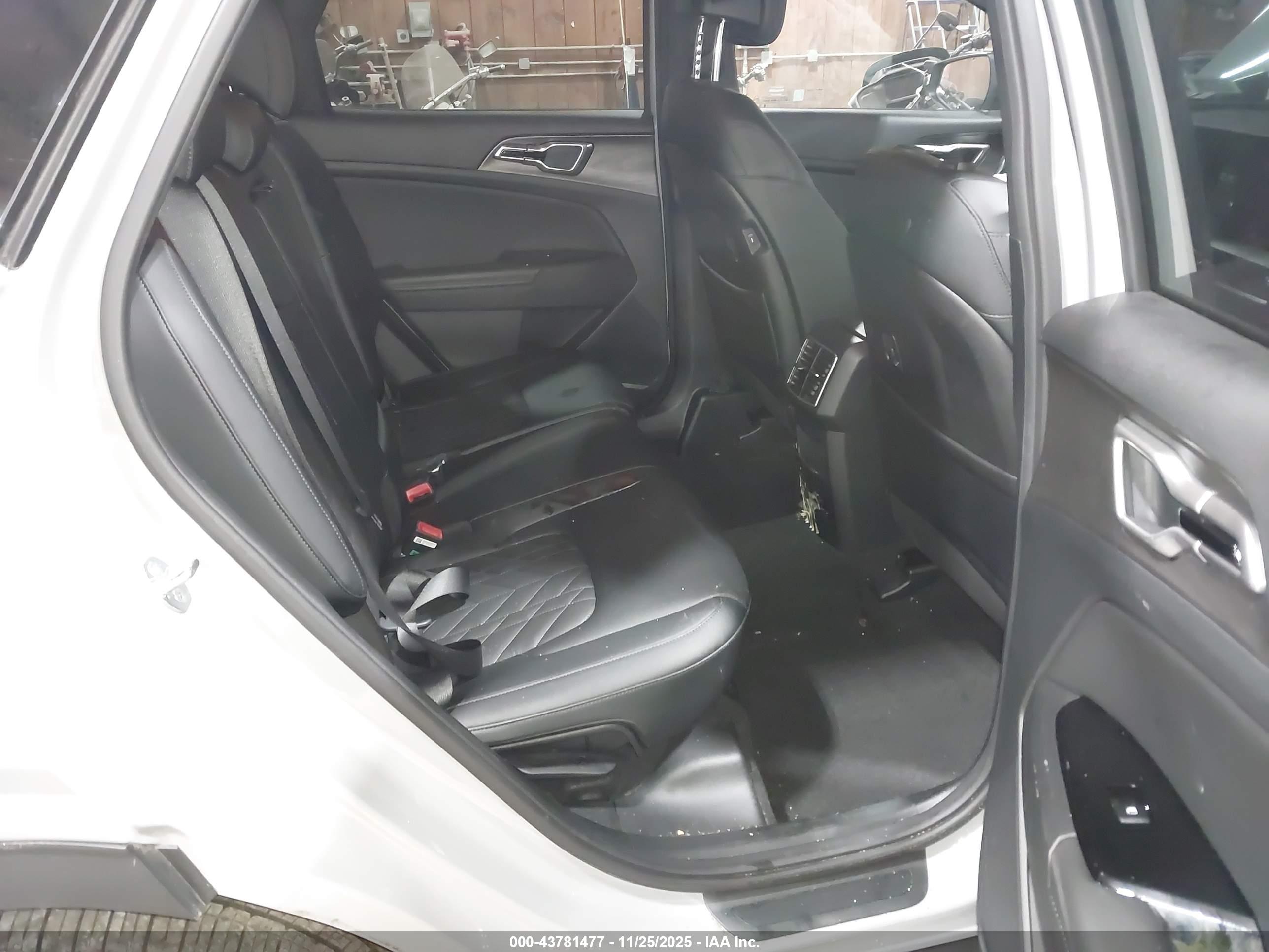 KIA SPORTAGE image 8