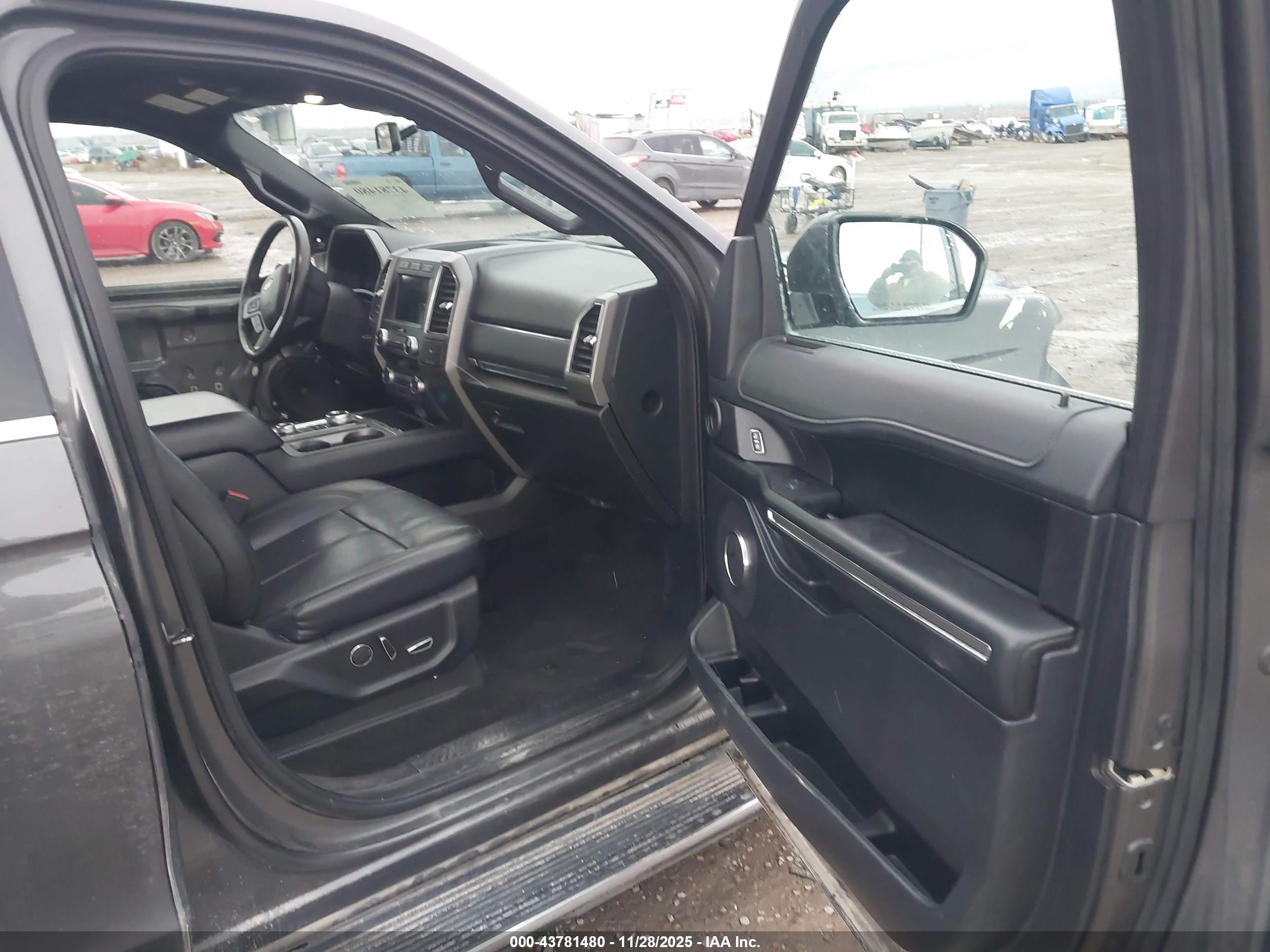 FORD EXPEDITION image 5