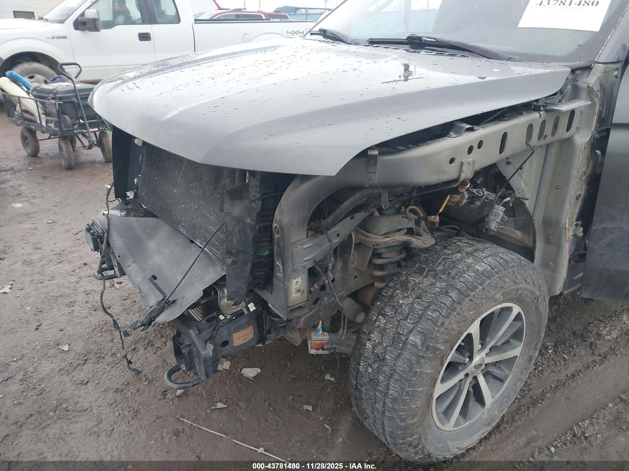 FORD EXPEDITION image 6