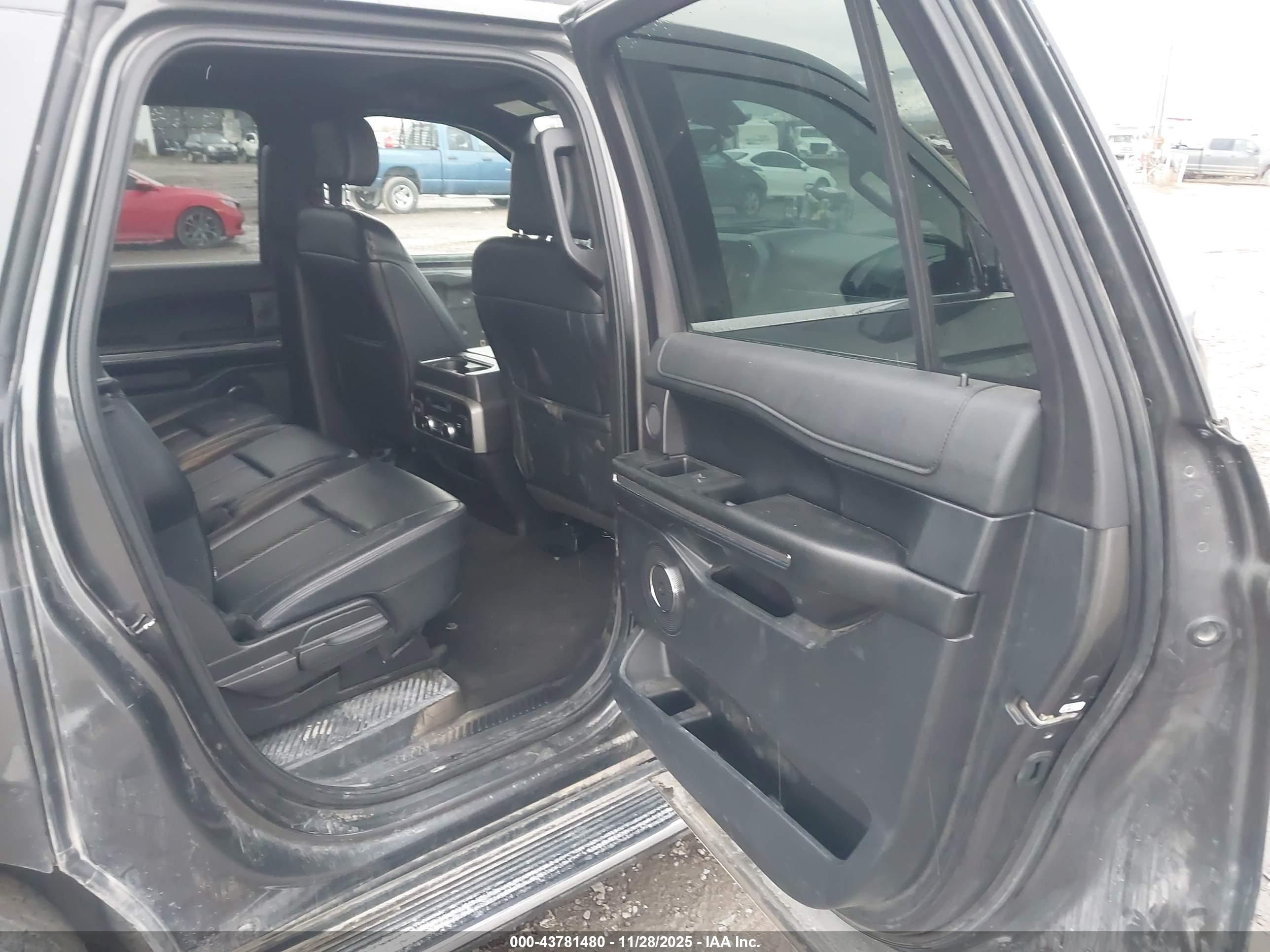 FORD EXPEDITION image 8