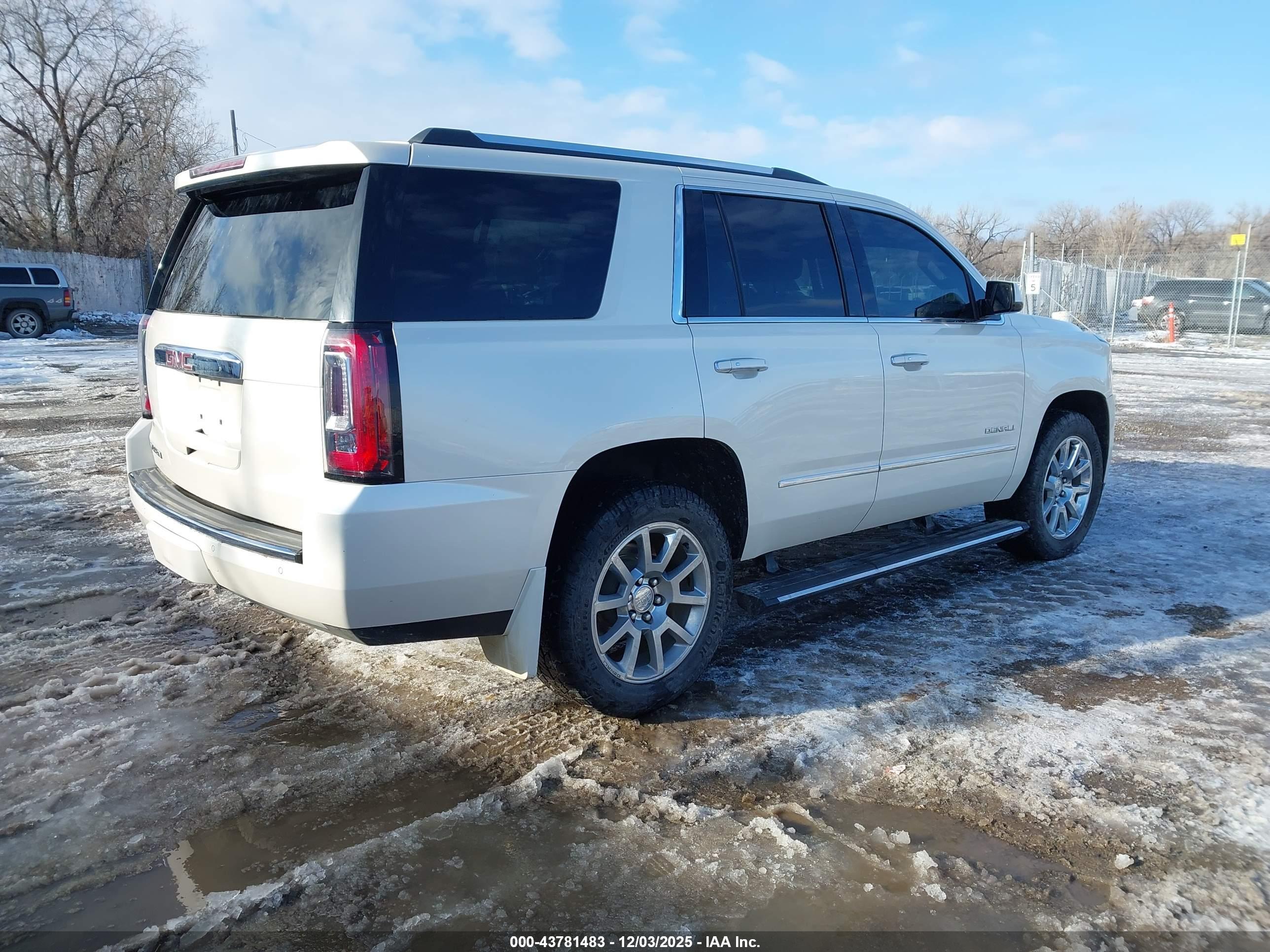 GMC YUKON image 4