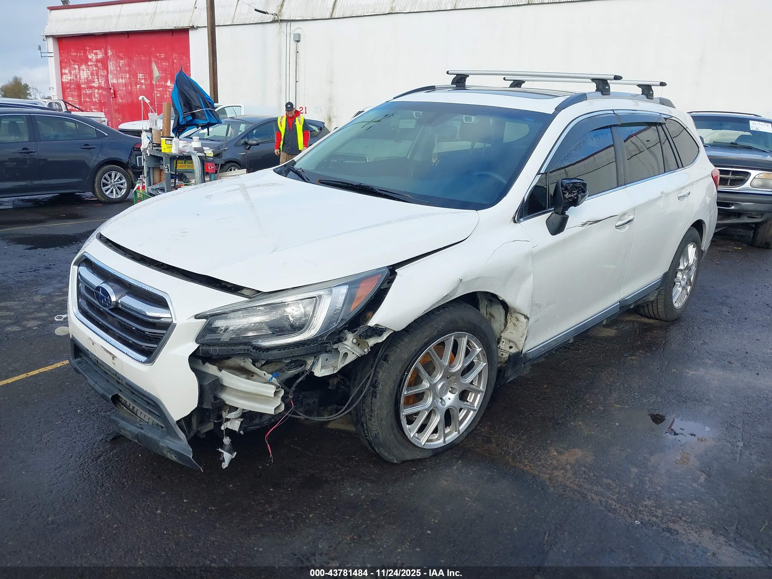 SUBARU OUTBACK image 2
