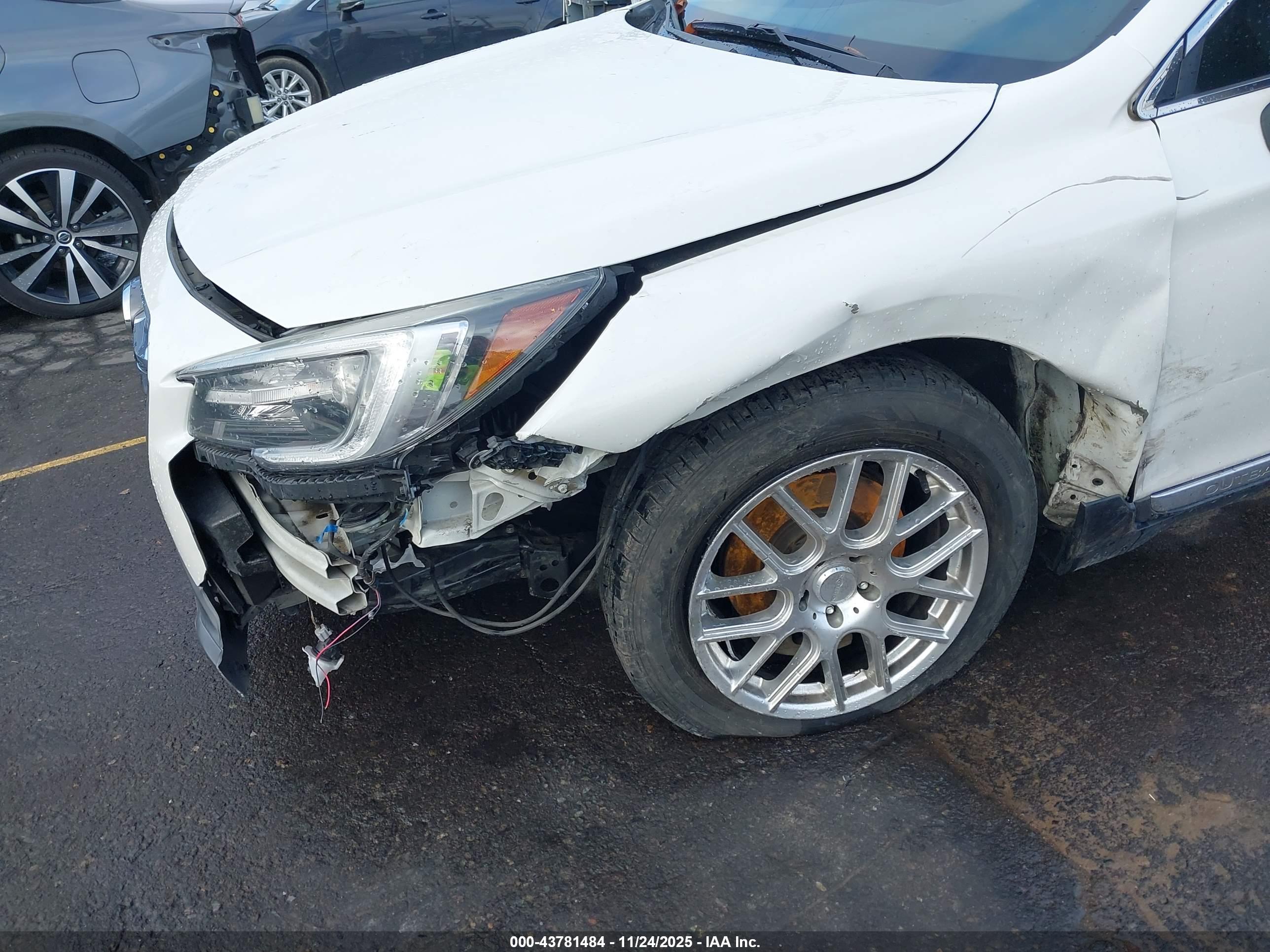 SUBARU OUTBACK image 6