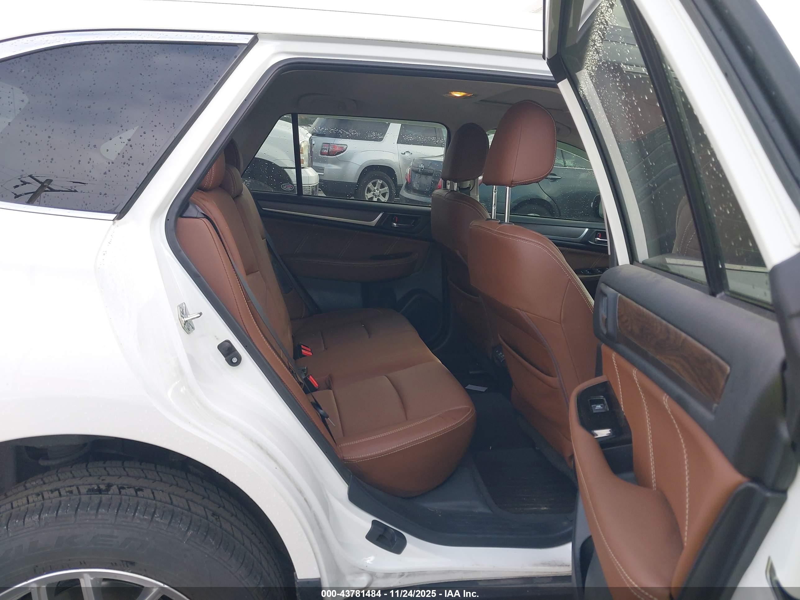 SUBARU OUTBACK image 8