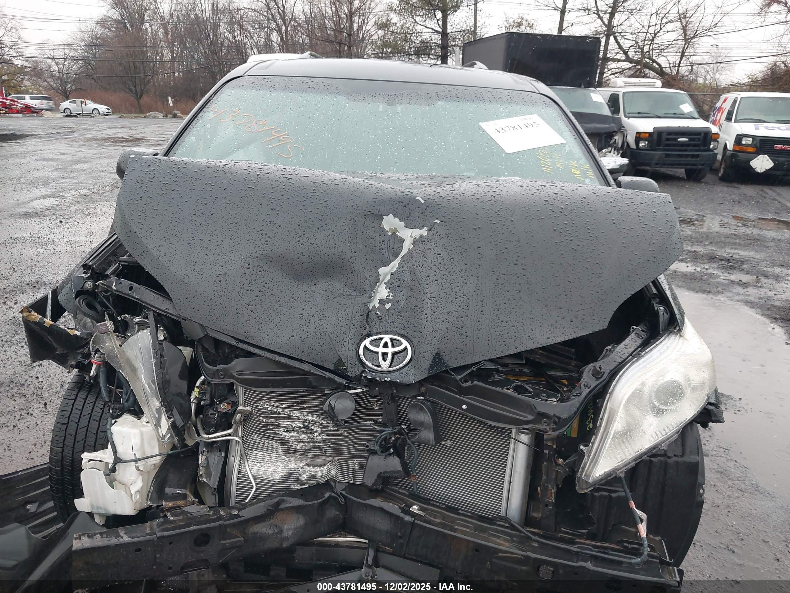 TOYOTA SIENNA image 10