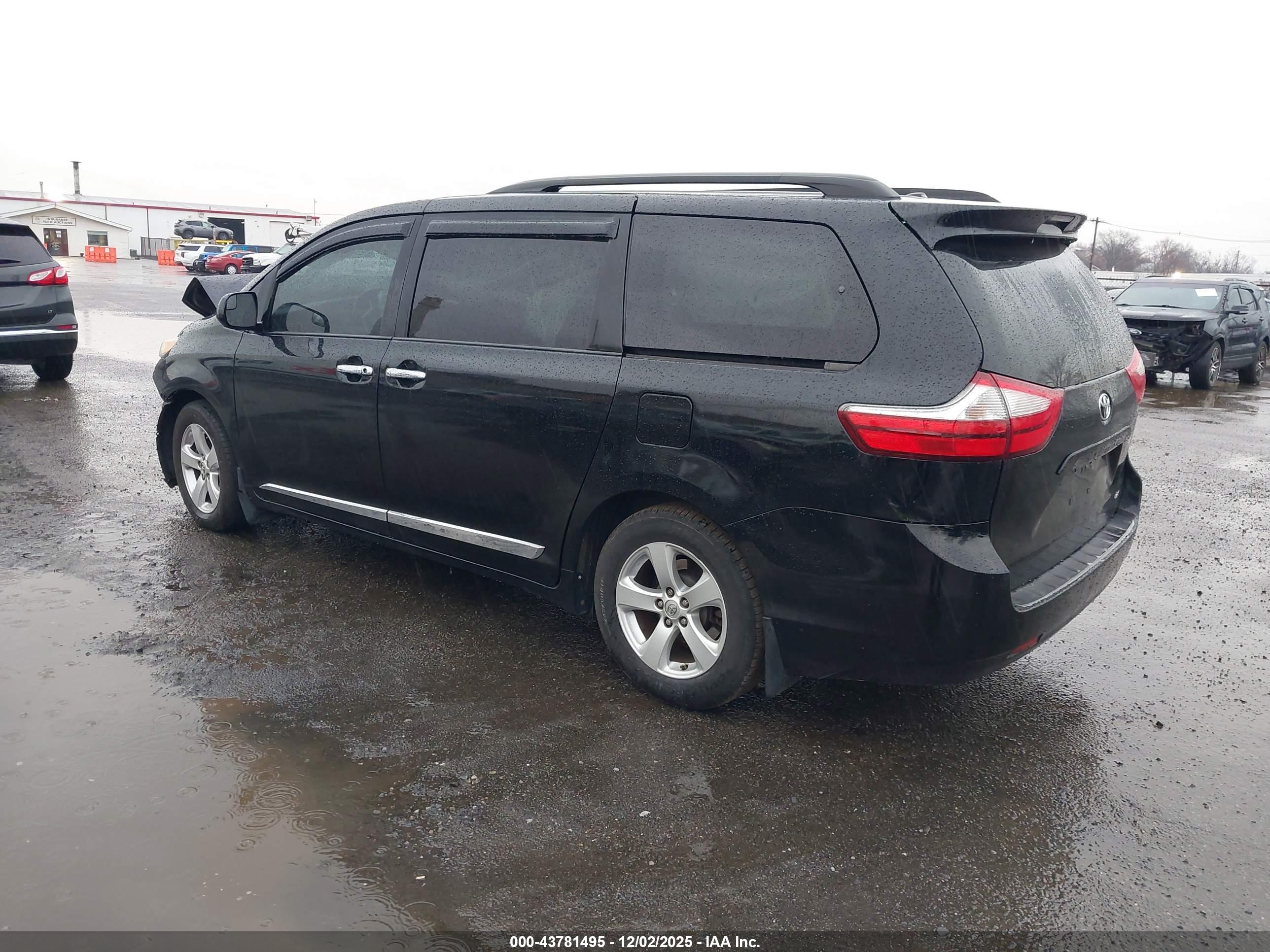 TOYOTA SIENNA image 3