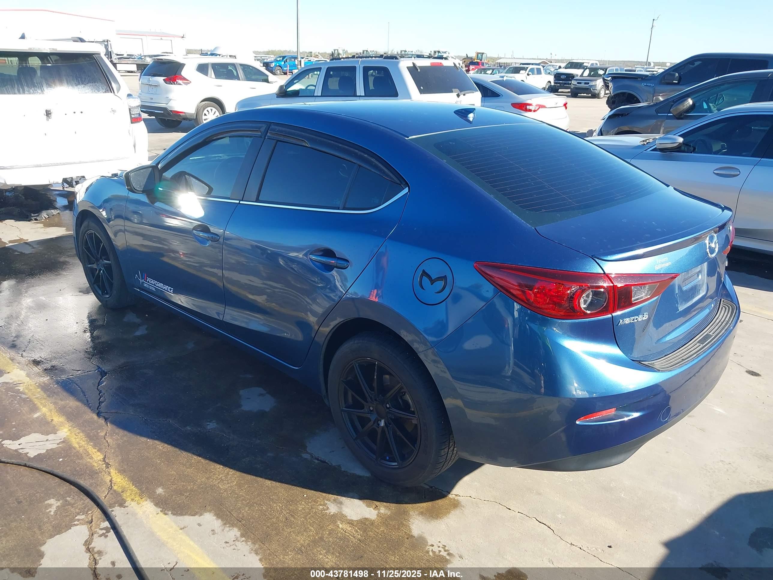 MAZDA MAZDA3 image 3