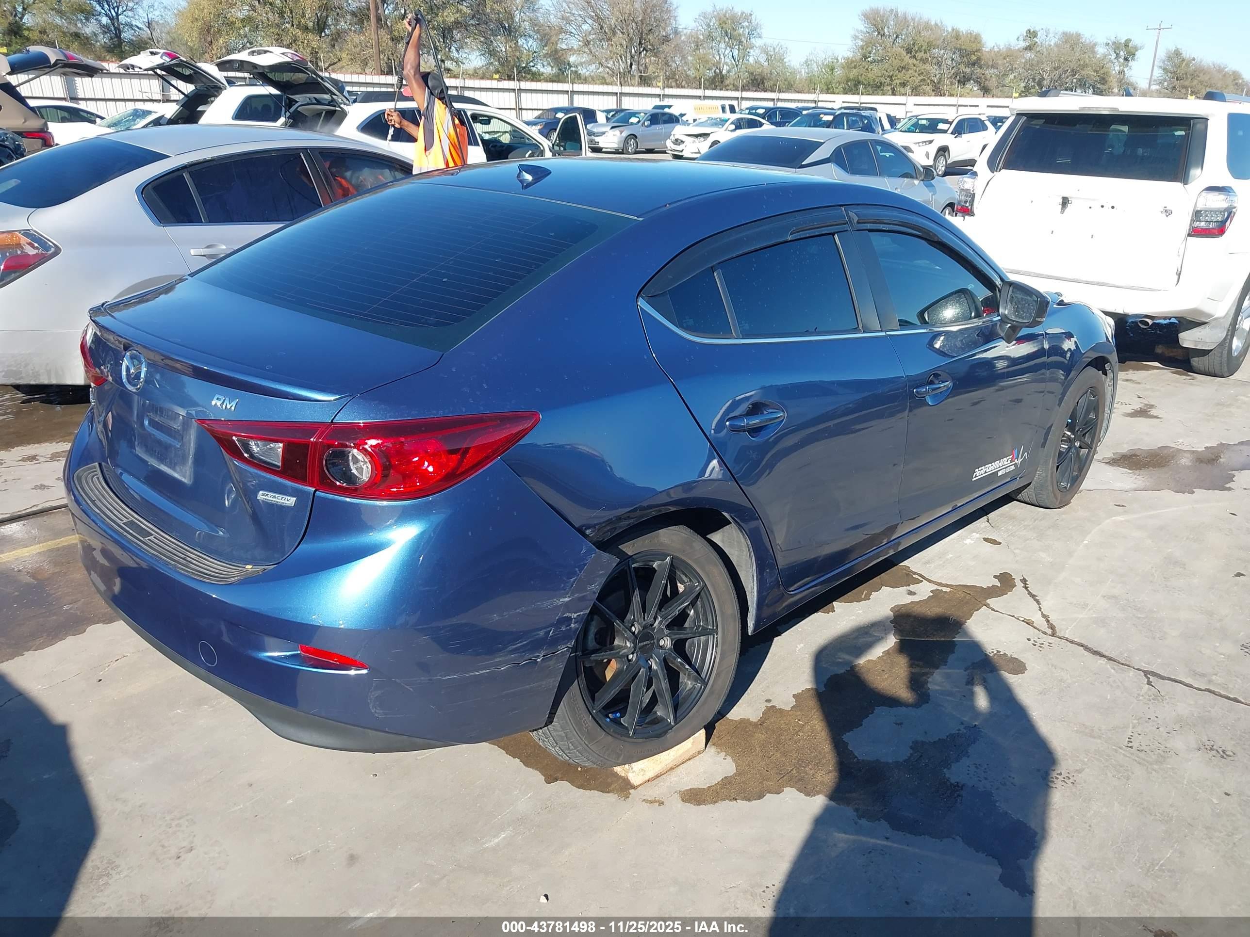 MAZDA MAZDA3 image 4