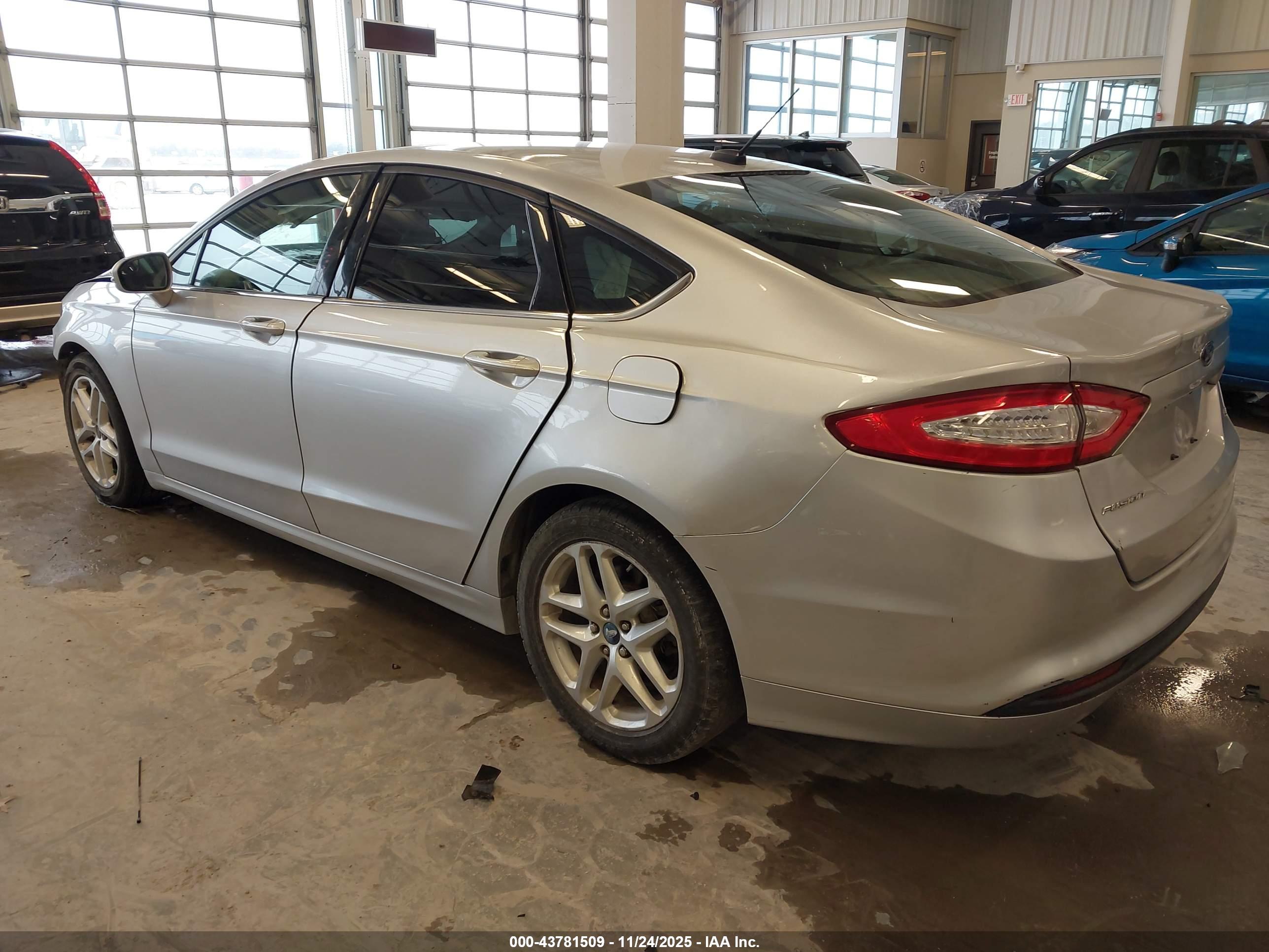 FORD FUSION image 3