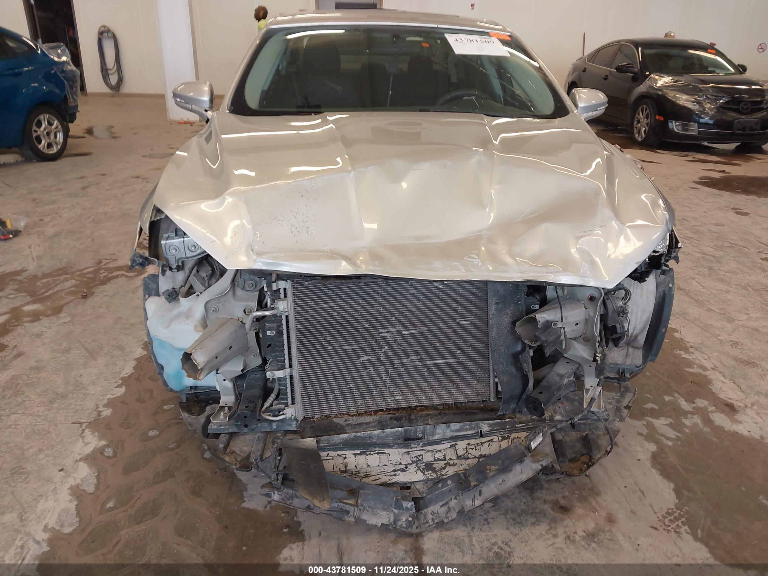 FORD FUSION image 6