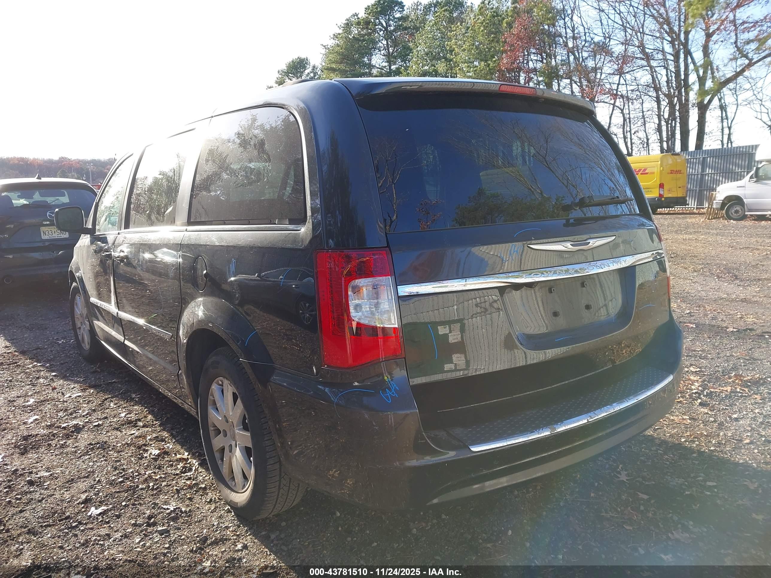 CHRYSLER TOWN image 3