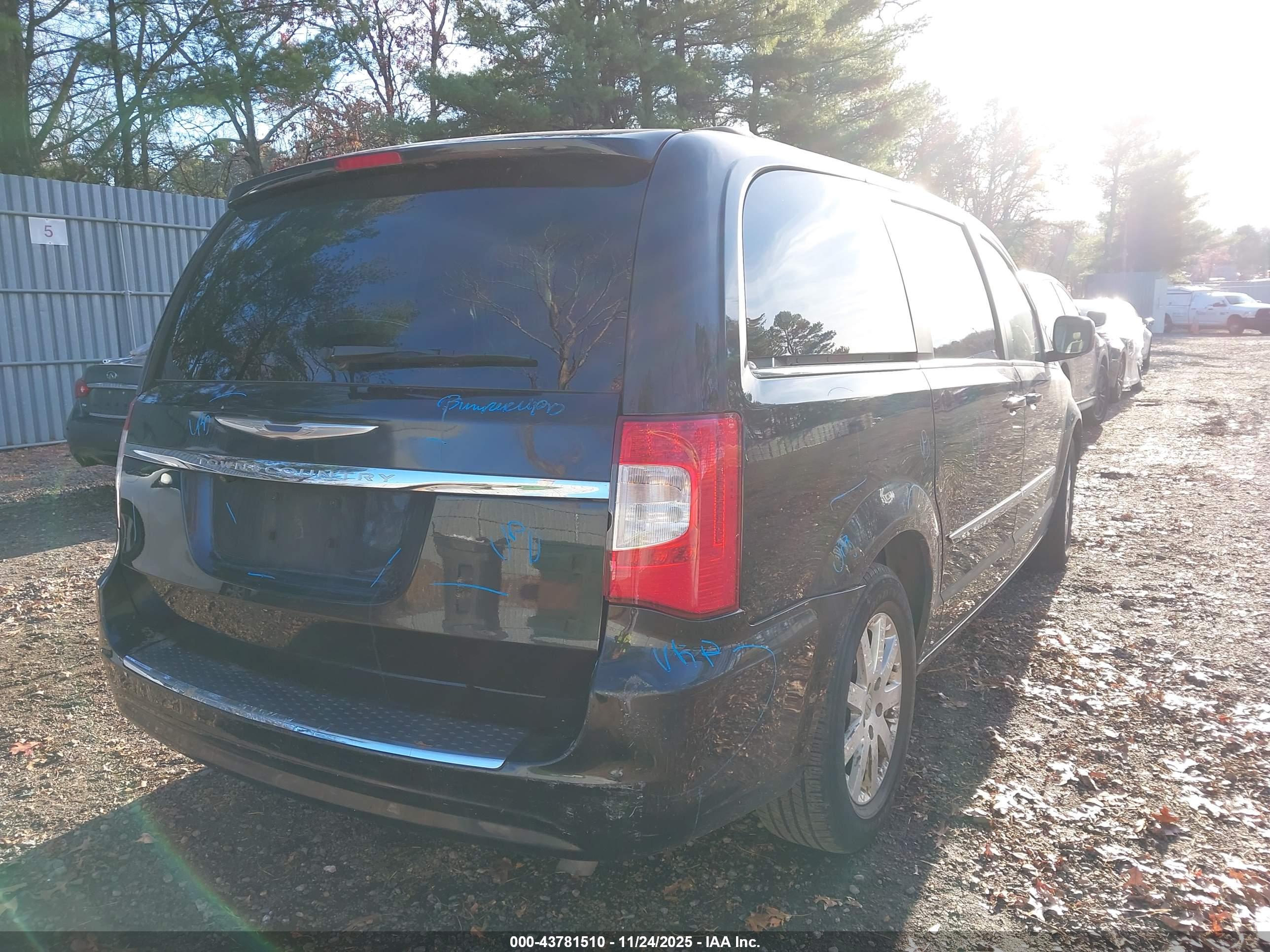 CHRYSLER TOWN image 4
