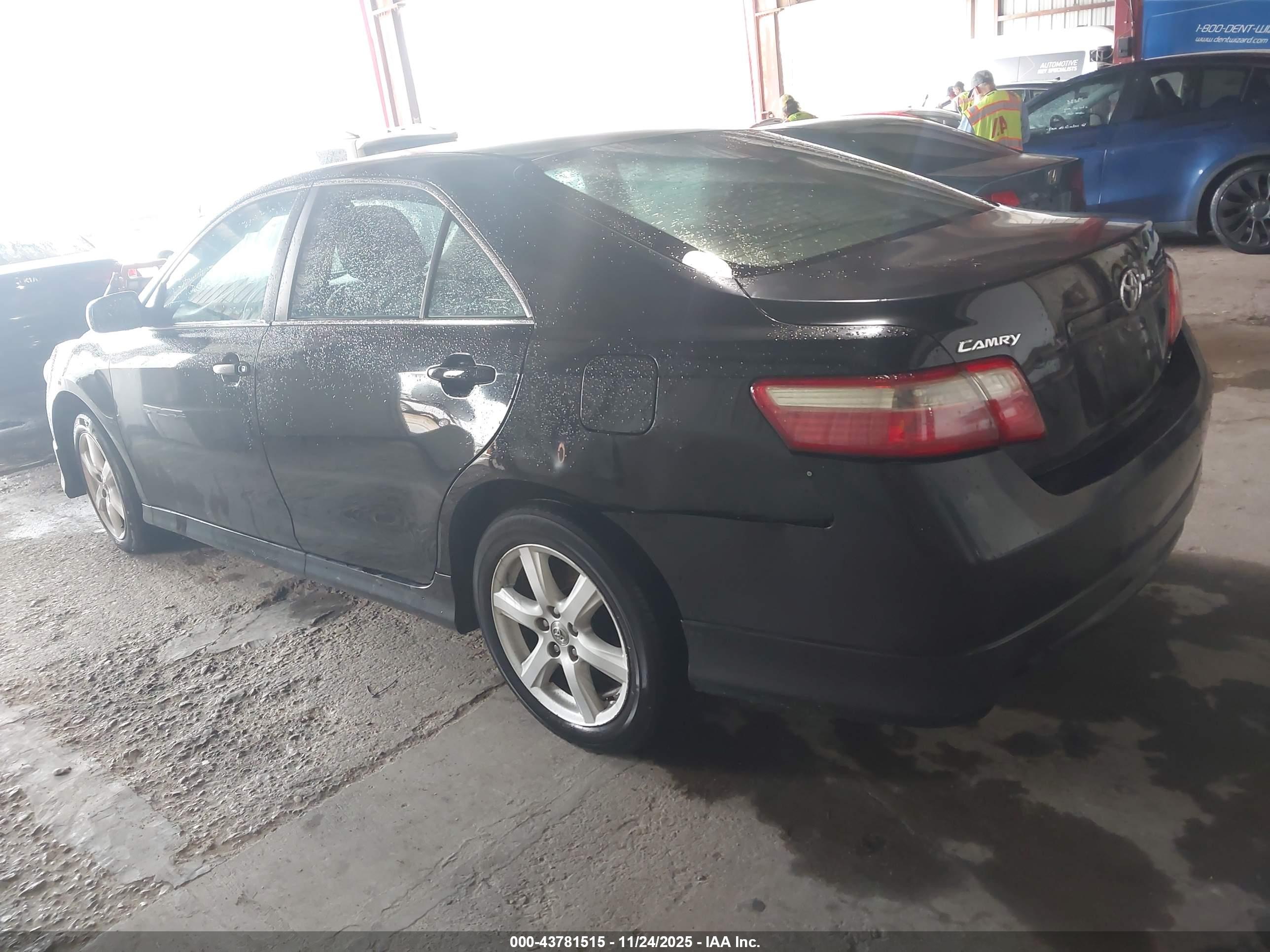 TOYOTA CAMRY image 3