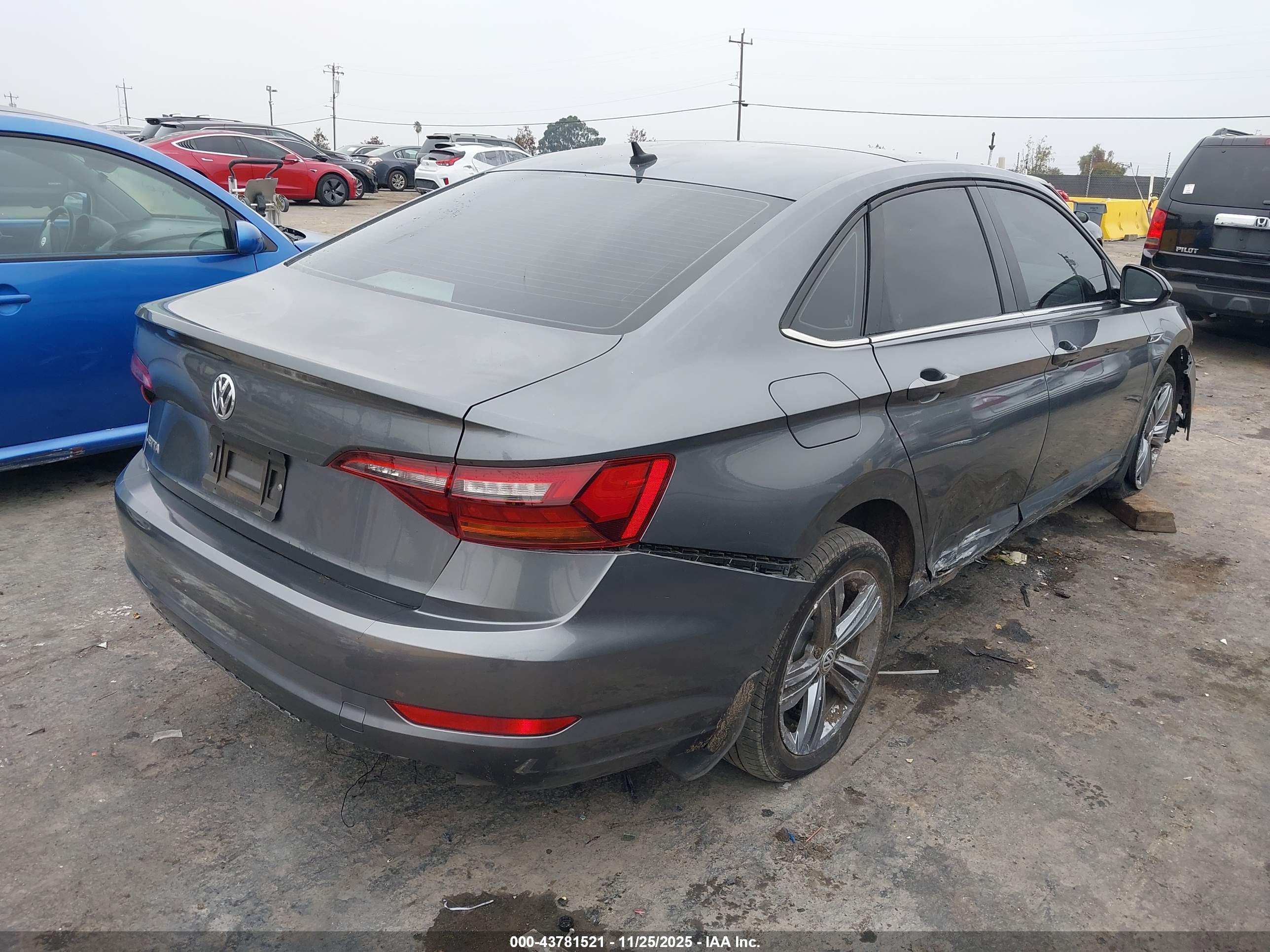 VOLKSWAGEN JETTA image 4