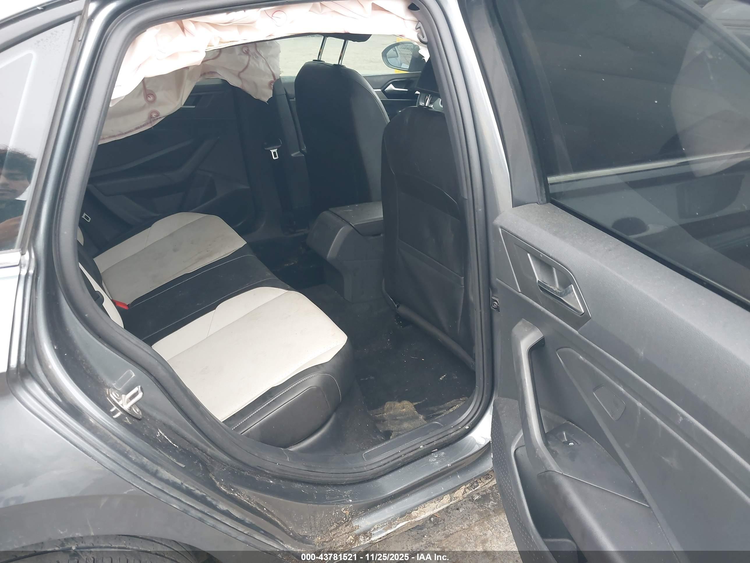 VOLKSWAGEN JETTA image 8