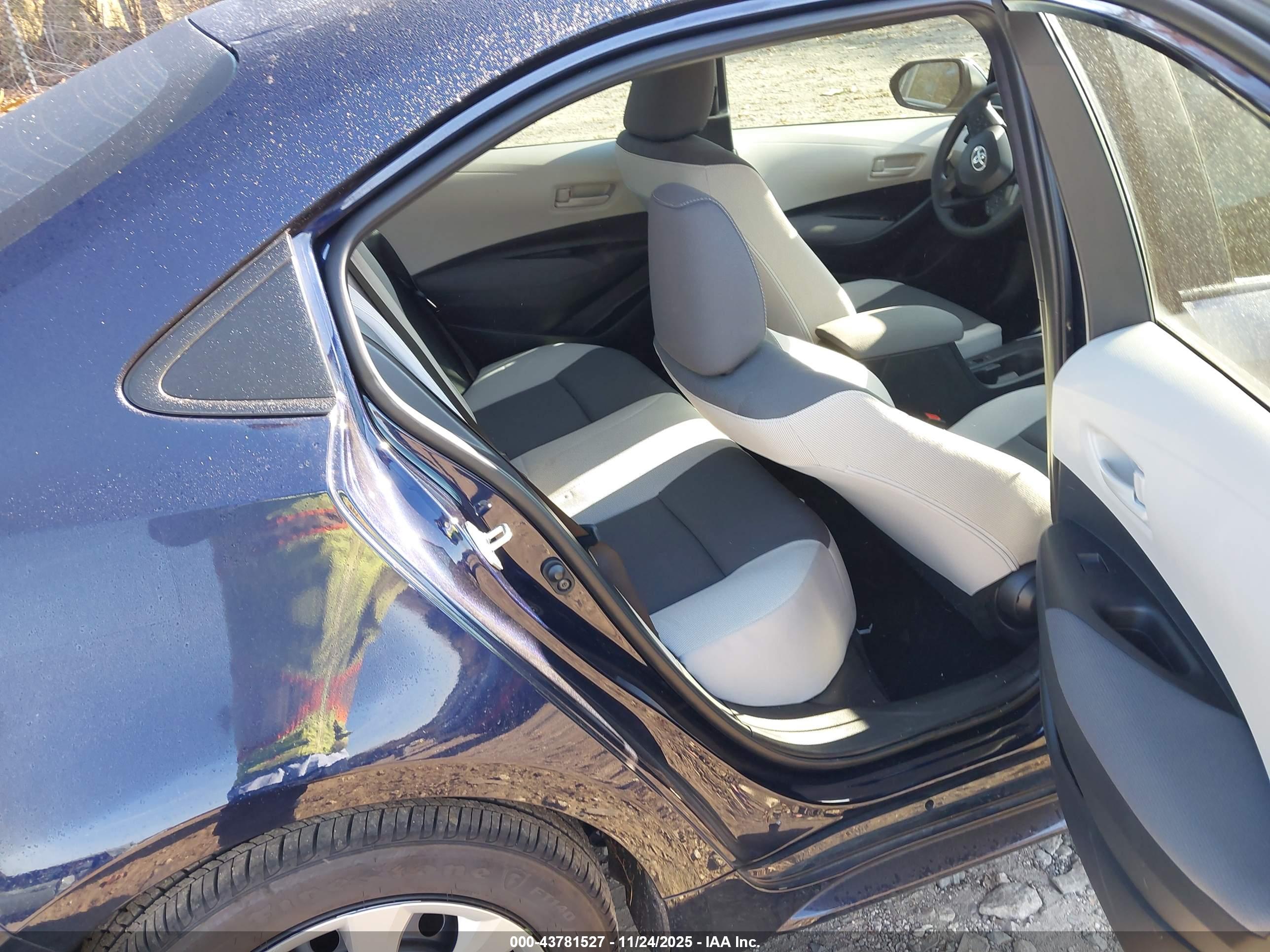 TOYOTA COROLLA image 8