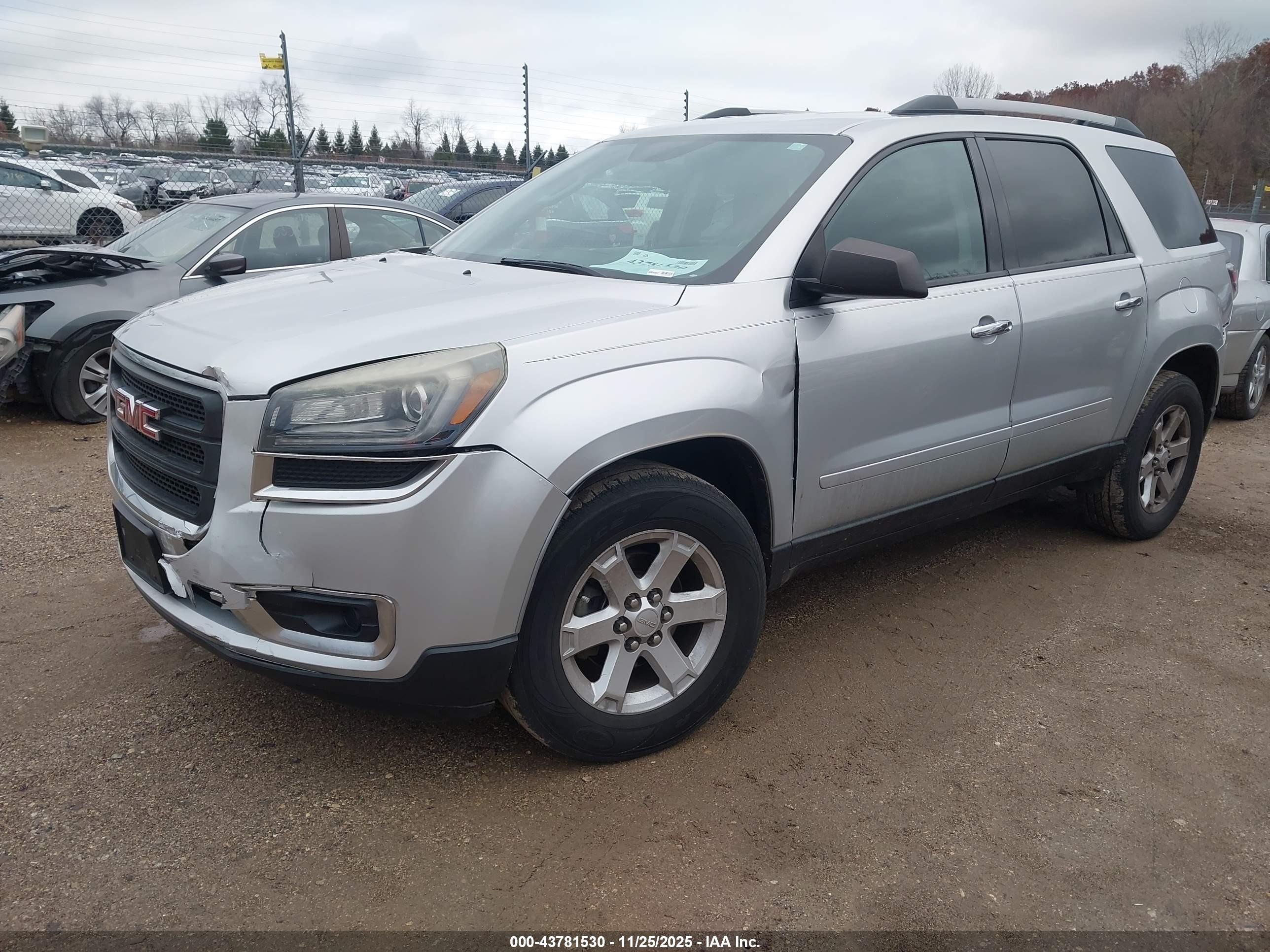 GMC ACADIA image 2